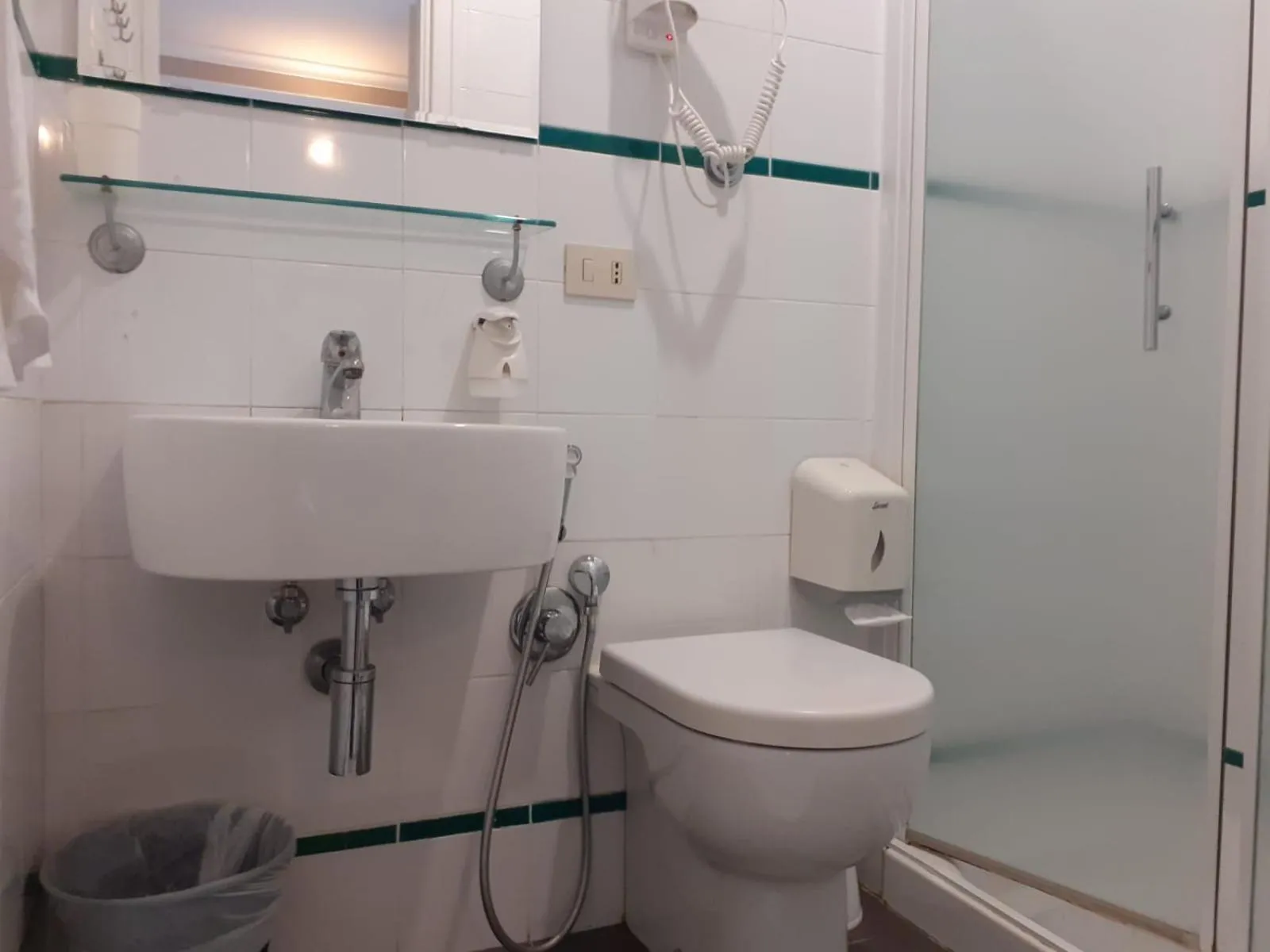 Shower in Hotel Indipendenza