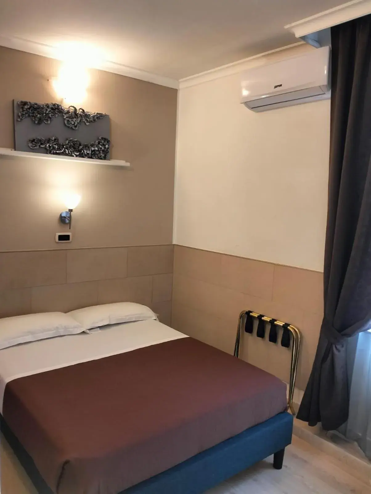 Bed in Hotel Indipendenza Bed in Hotel Indipendenza