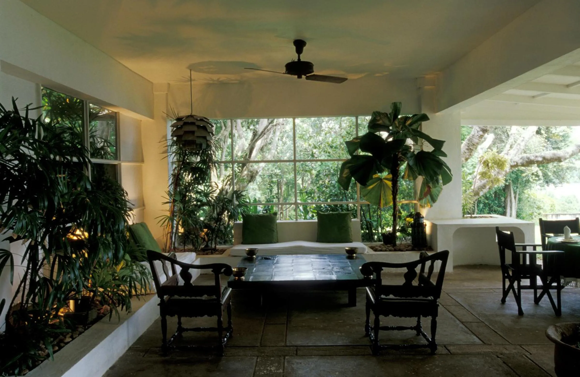 Restaurant/places to eat in Lunuganga Estate