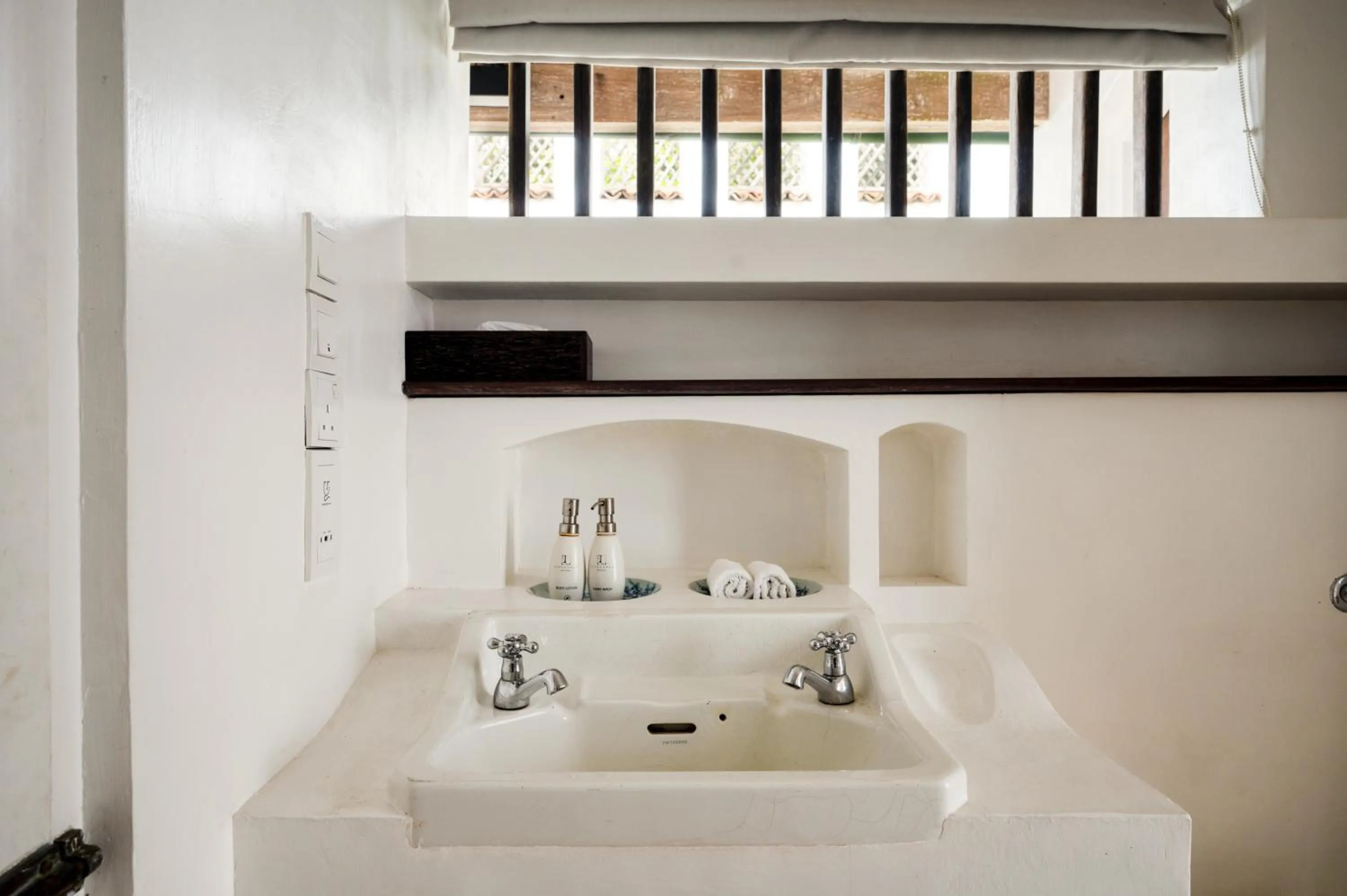 Bathroom in Lunuganga Estate