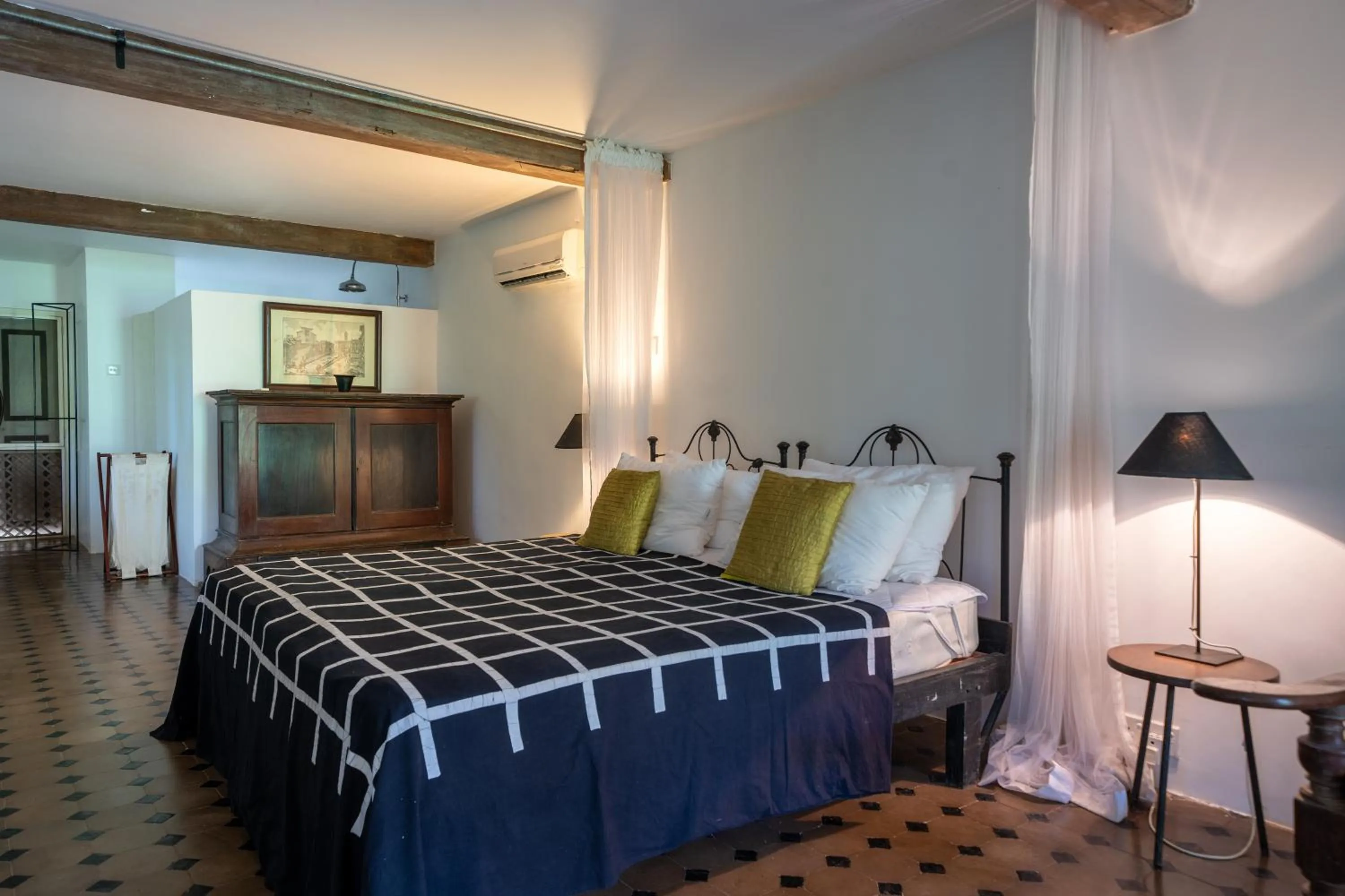 Bed in Lunuganga Estate