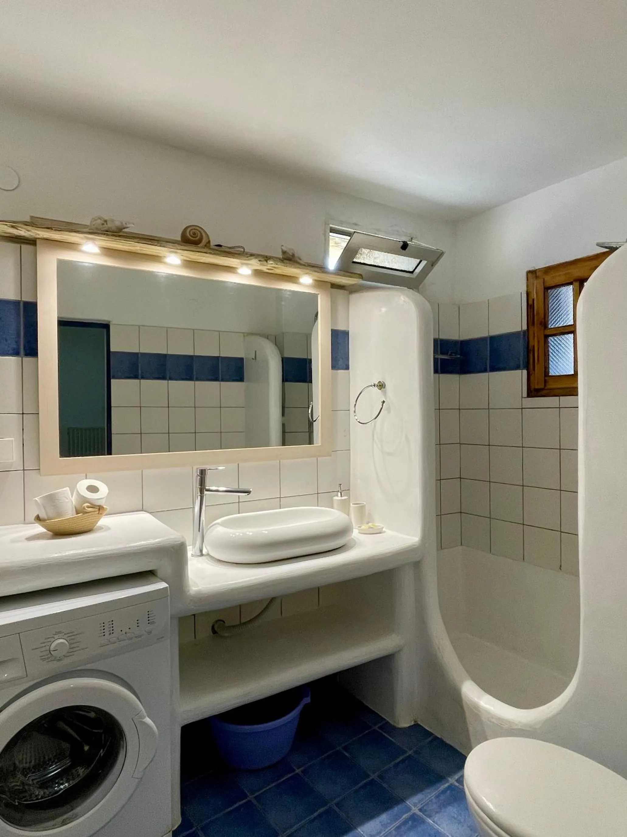 Shower in Atlazia Suites