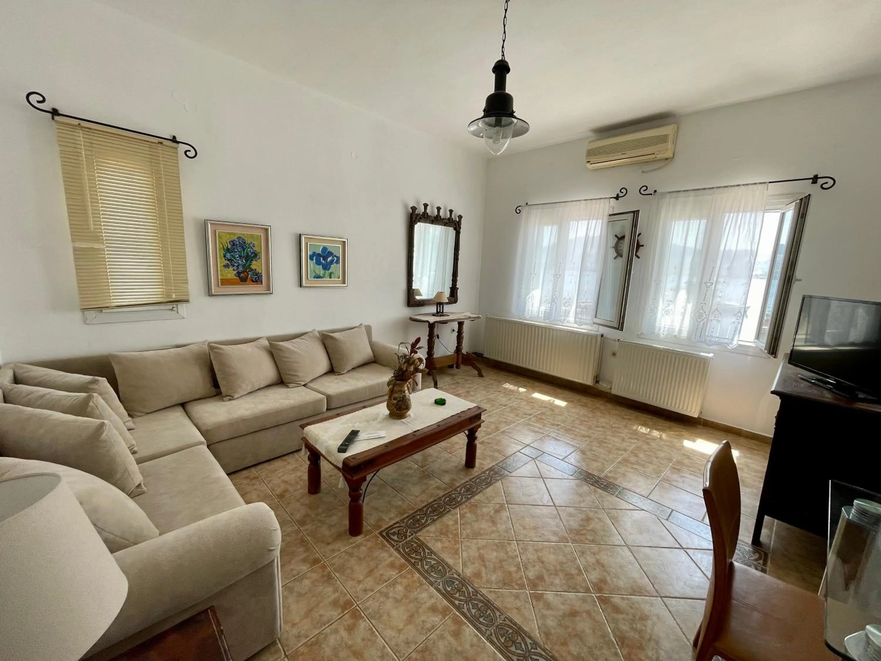 TV and multimedia in Atlazia Suites