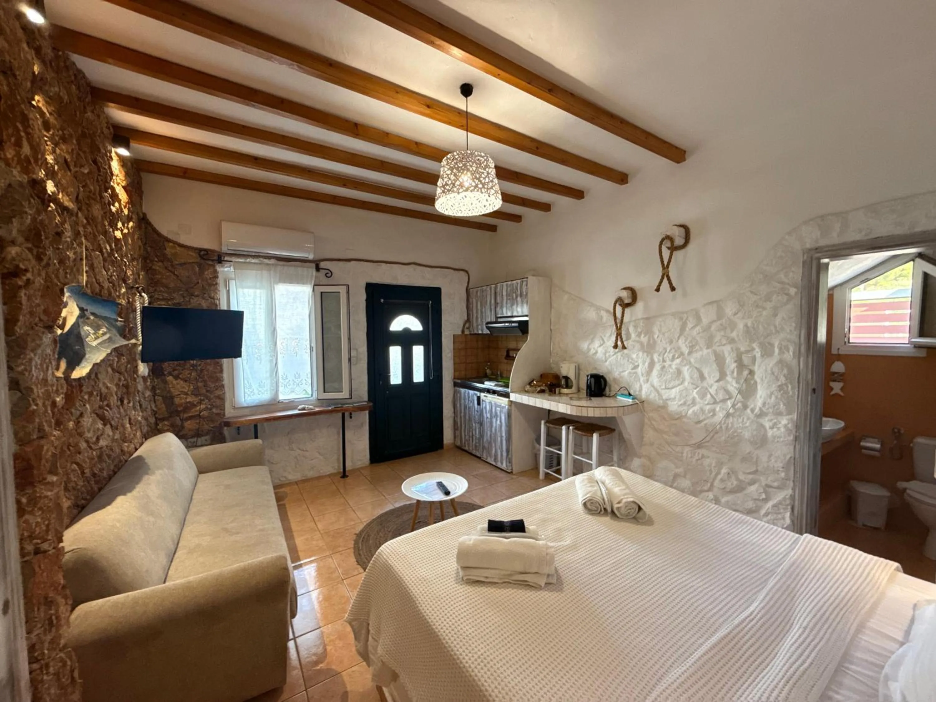 Bedroom, Bed in Atlazia Suites