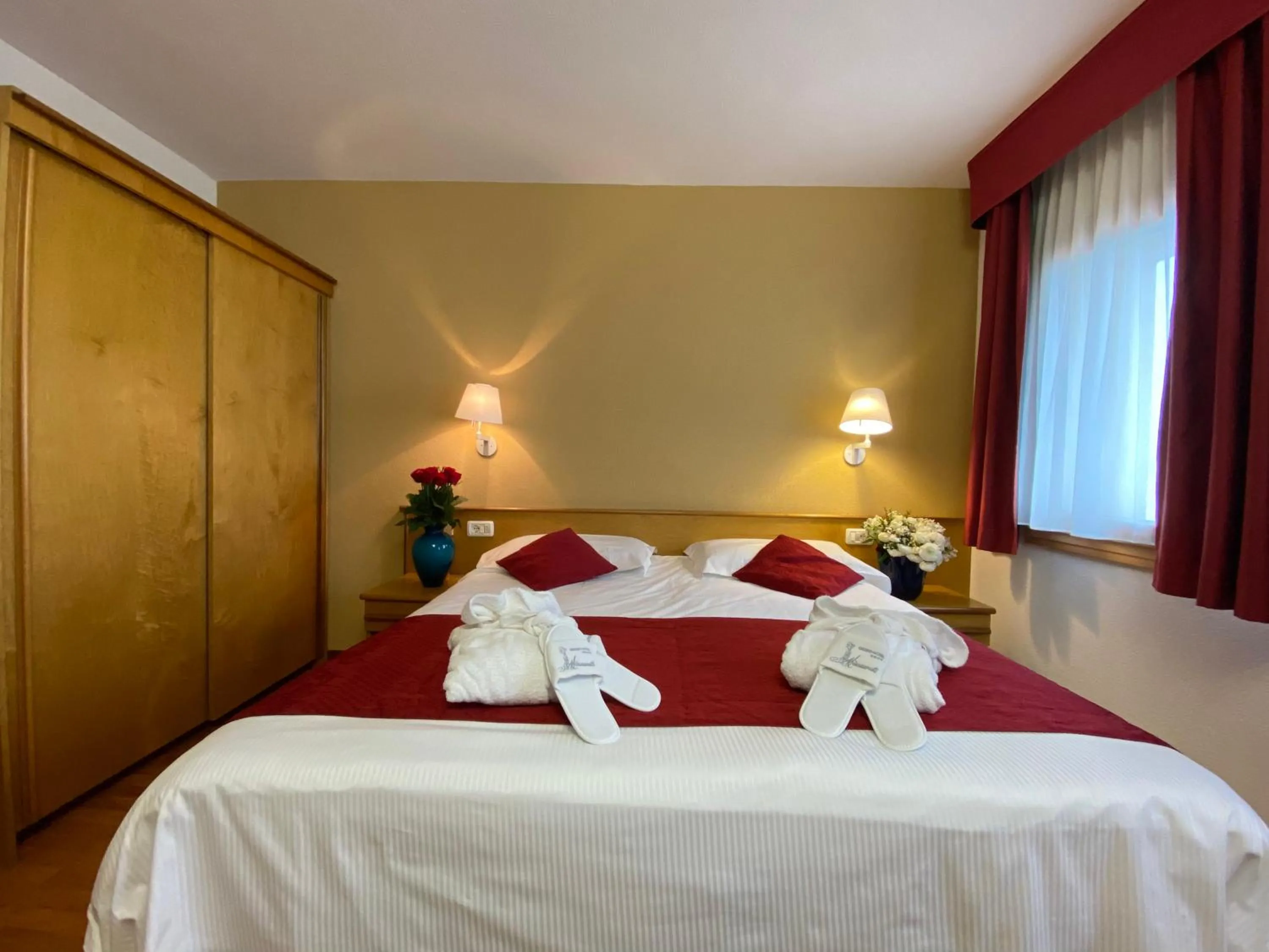 Bedroom, Bed in Grand Hotel Miramonti