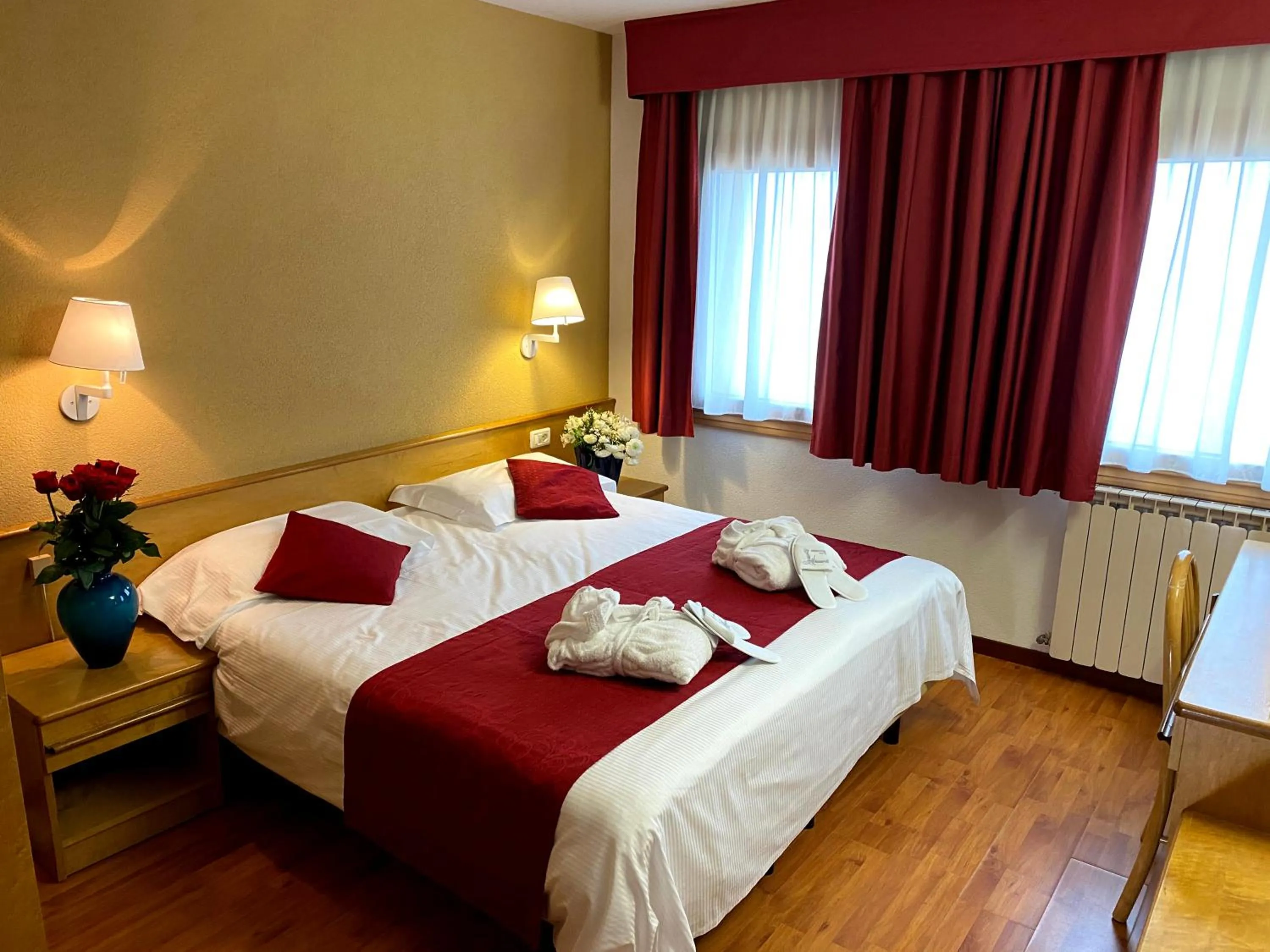 Bedroom, Bed in Grand Hotel Miramonti