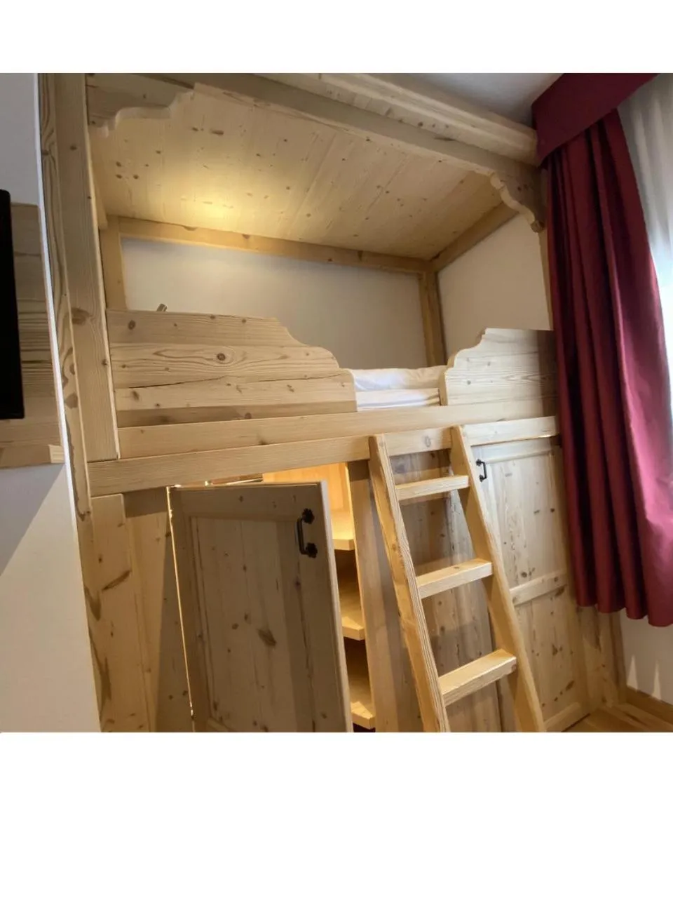 bunk bed in Grand Hotel Miramonti