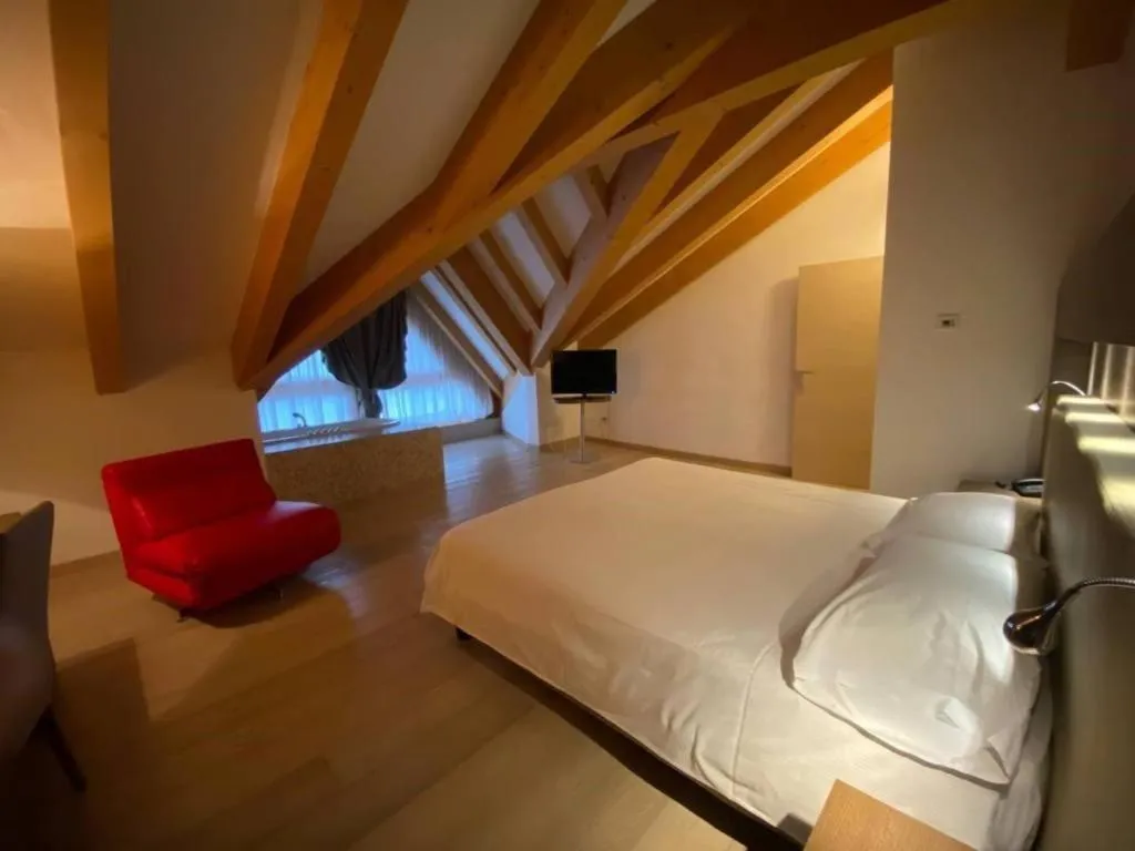 Bedroom, Bed in Grand Hotel Miramonti