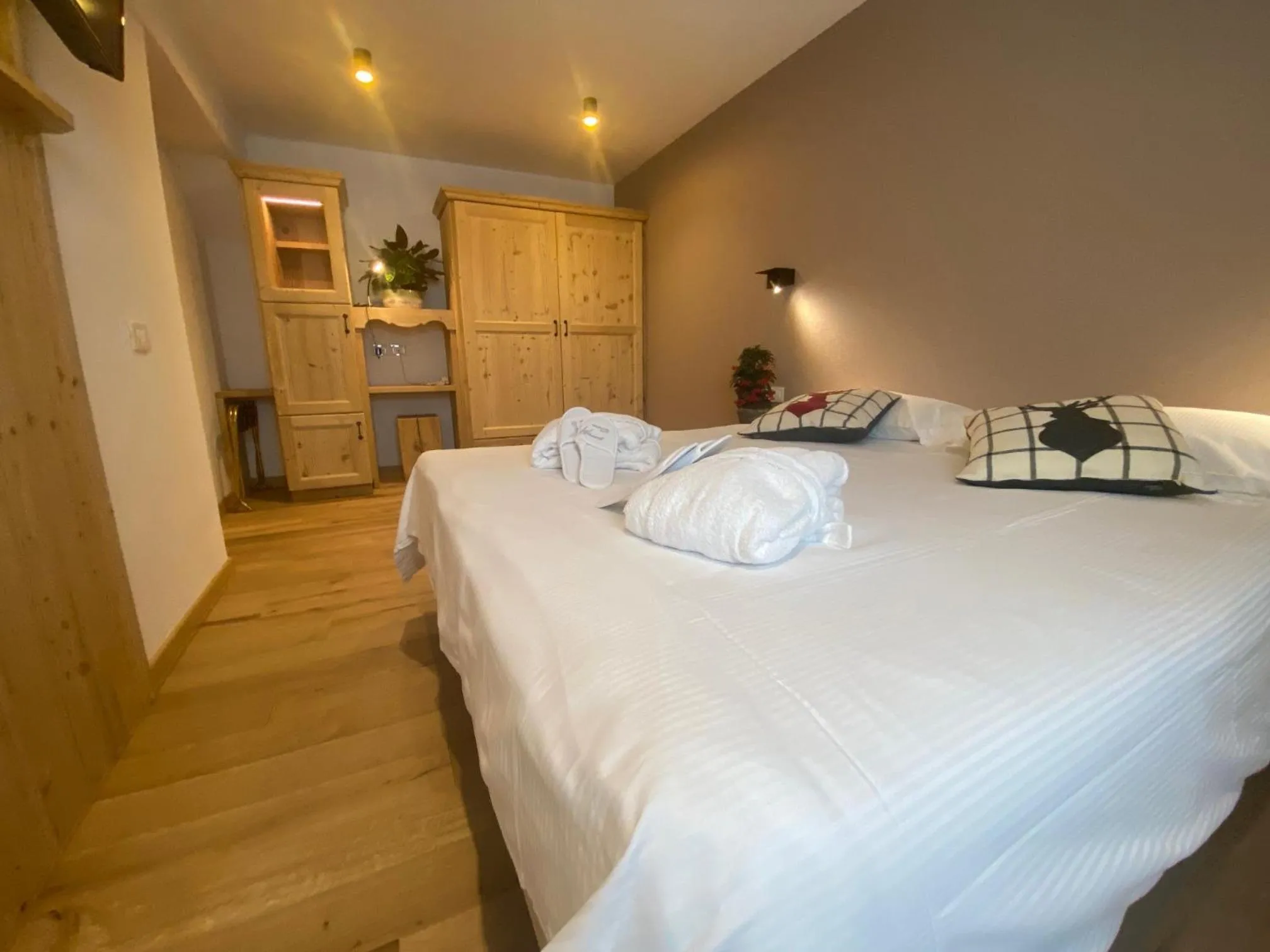 Photo of the whole room, Bed in Grand Hotel Miramonti