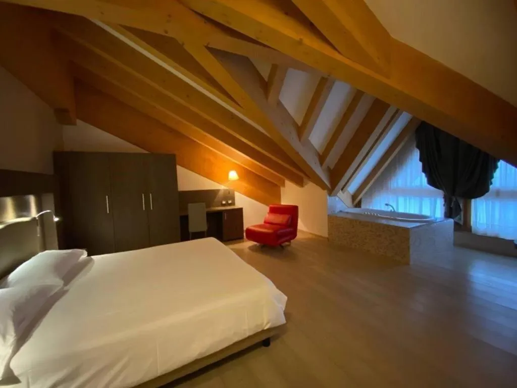 Bedroom, Bed in Grand Hotel Miramonti