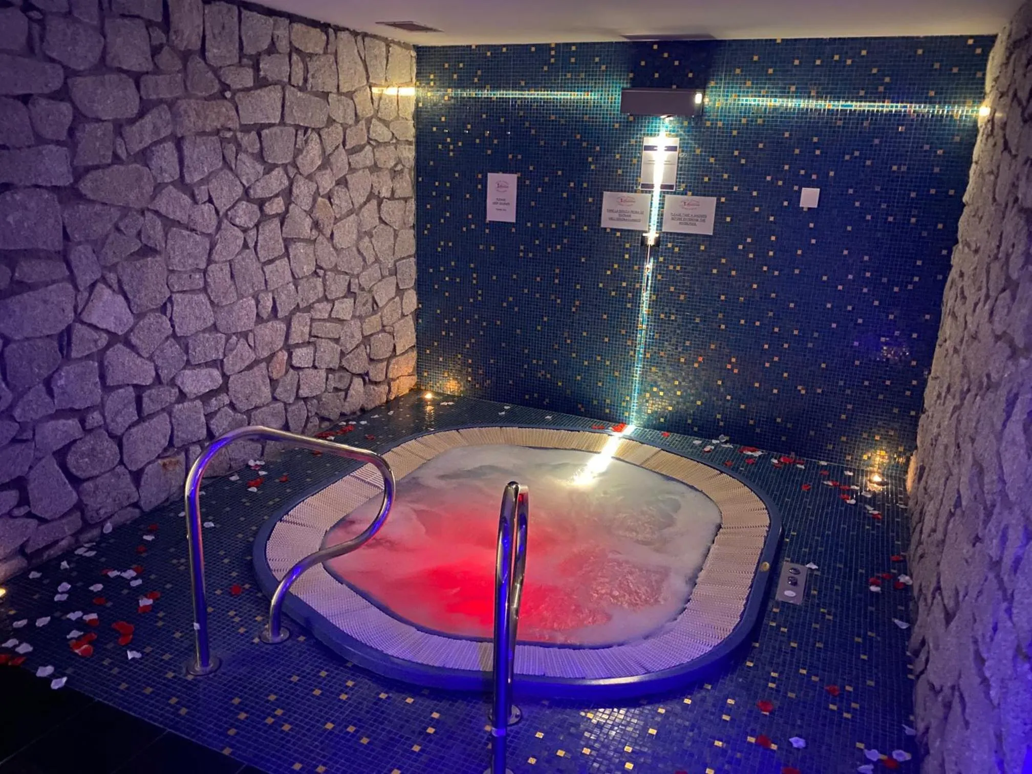 Hot Tub in Grand Hotel Miramonti