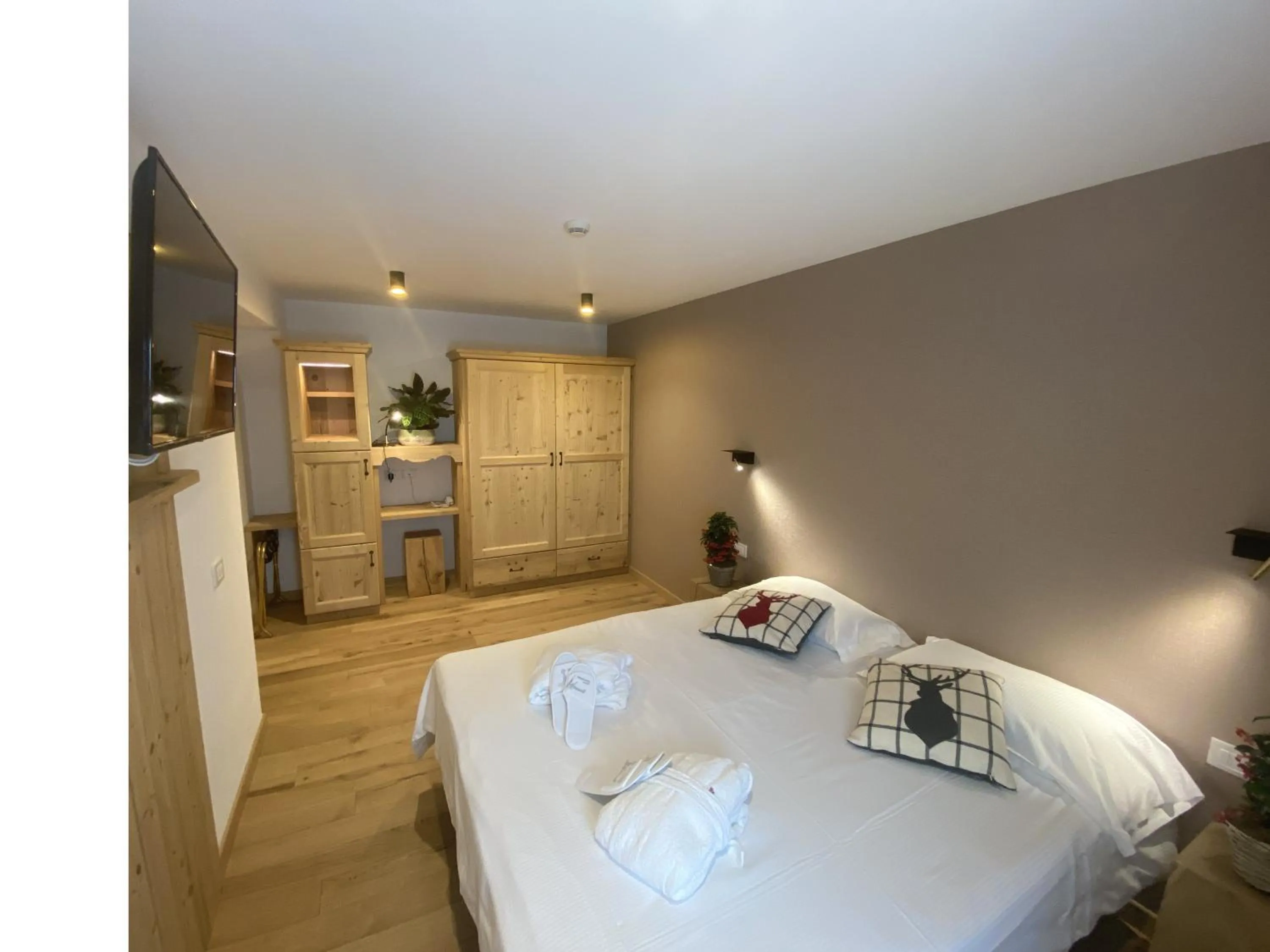 Photo of the whole room, Bed in Grand Hotel Miramonti