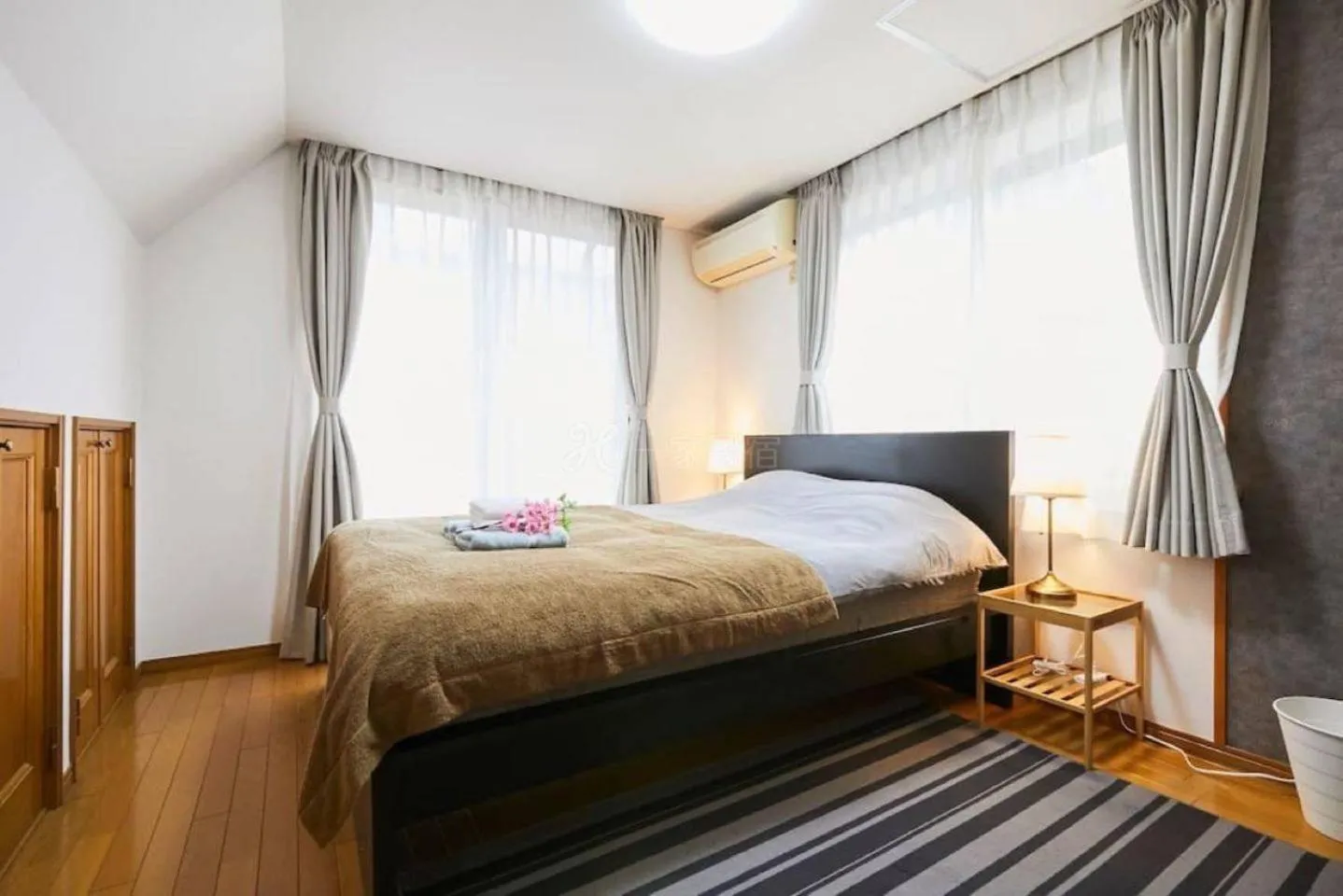 Photo of the whole room, Bed in Luxury Guest House in Tokyo Shinjuku