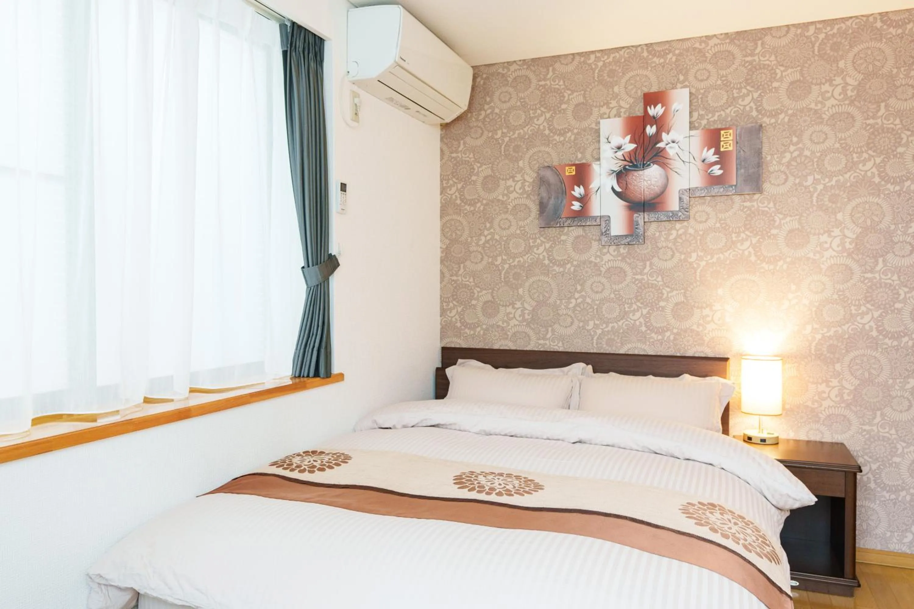 Bed in Luxury Guest House in Tokyo Shinjuku