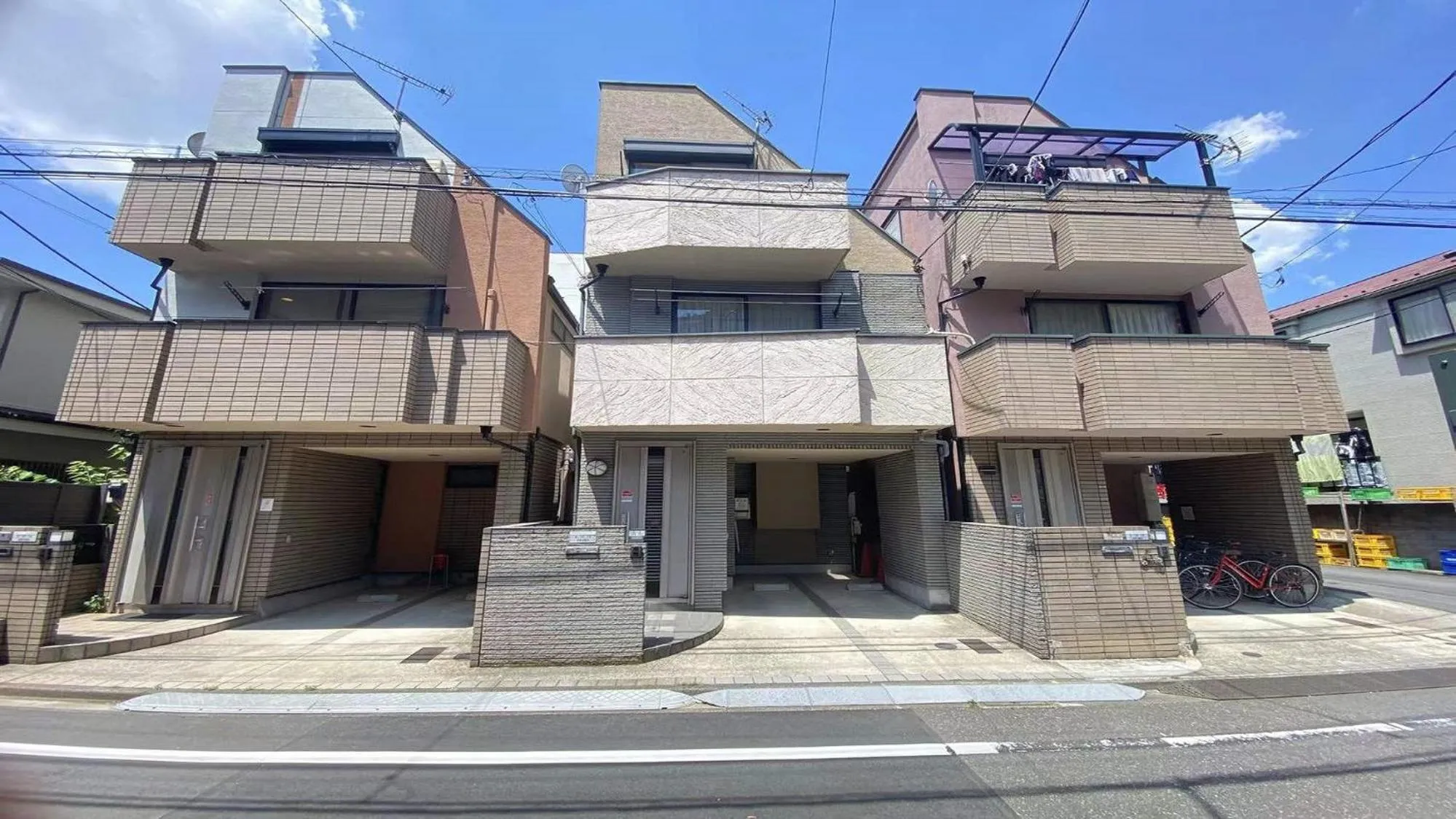 Property building in Luxury Guest House in Tokyo Shinjuku