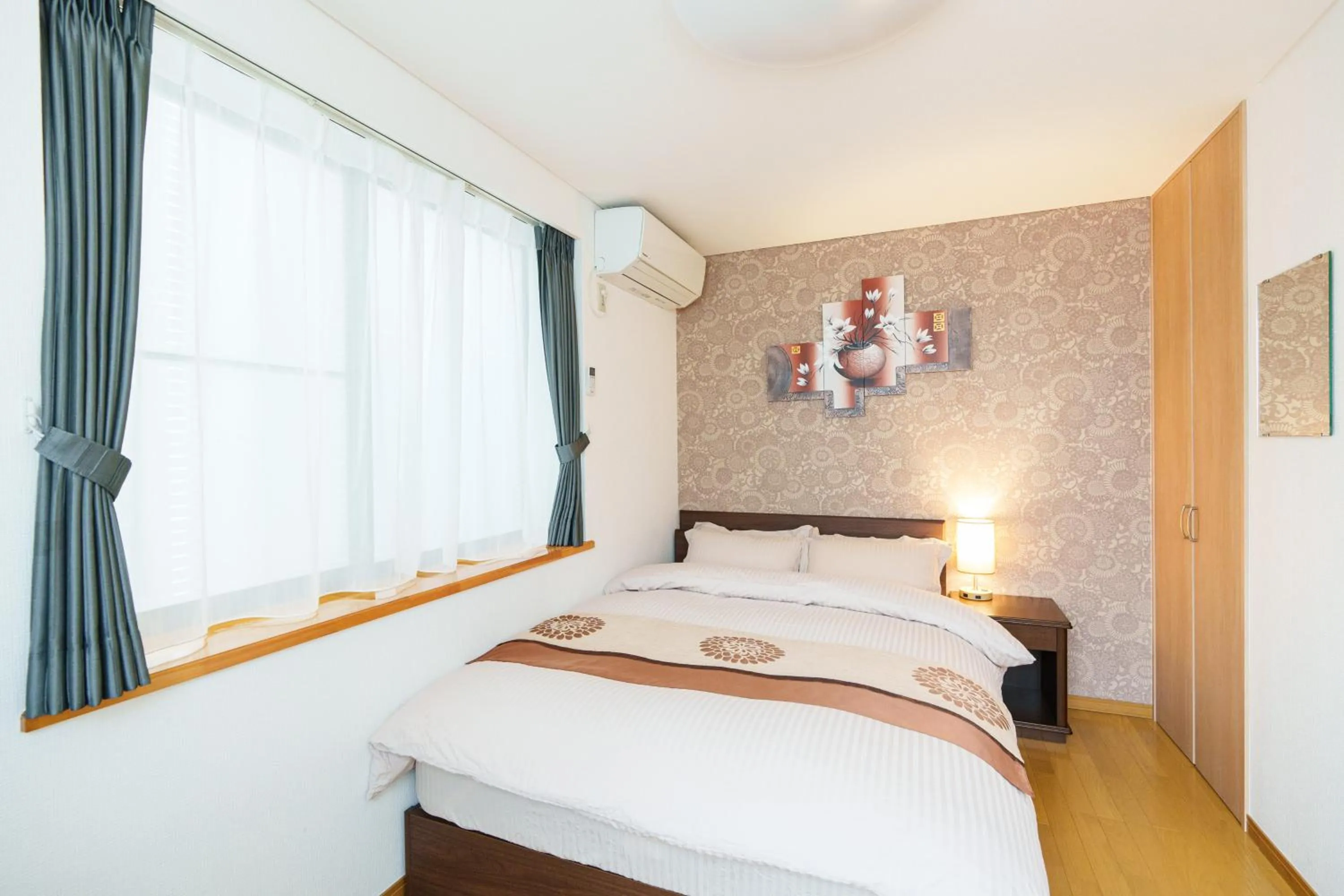 Bed in Luxury Guest House in Tokyo Shinjuku