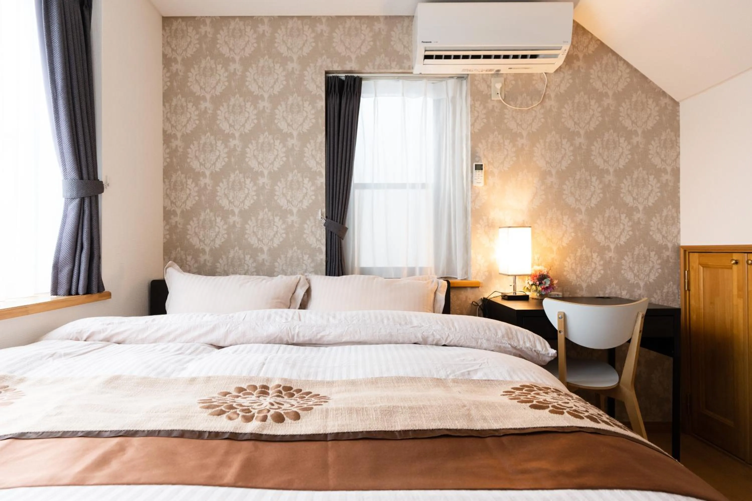 Bed in Luxury Guest House in Tokyo Shinjuku