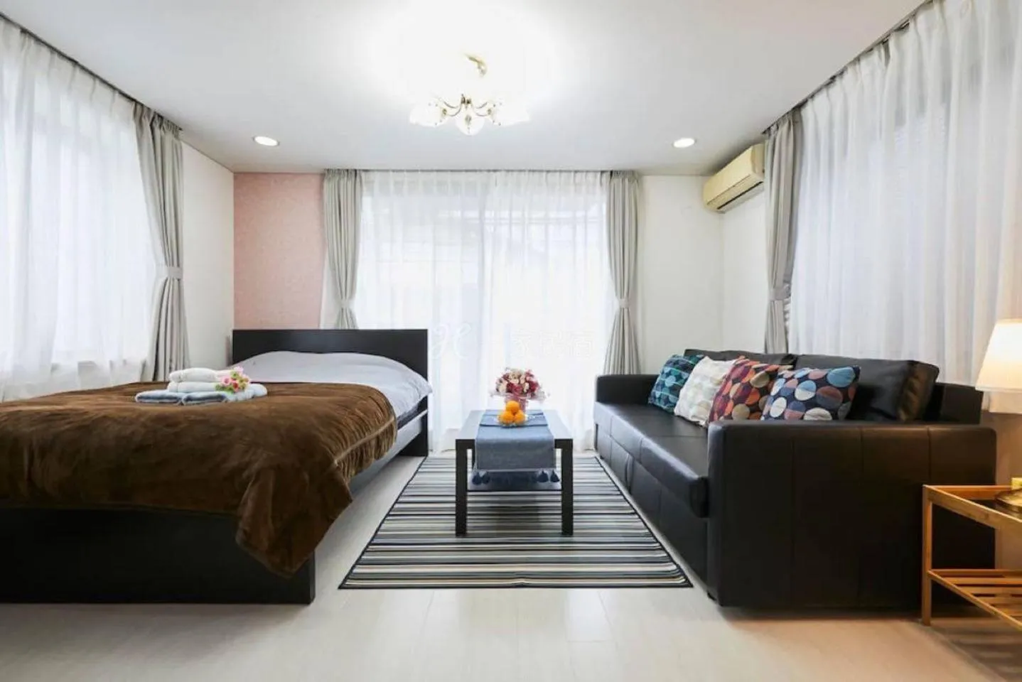 Photo of the whole room, Bed in Luxury Guest House in Tokyo Shinjuku