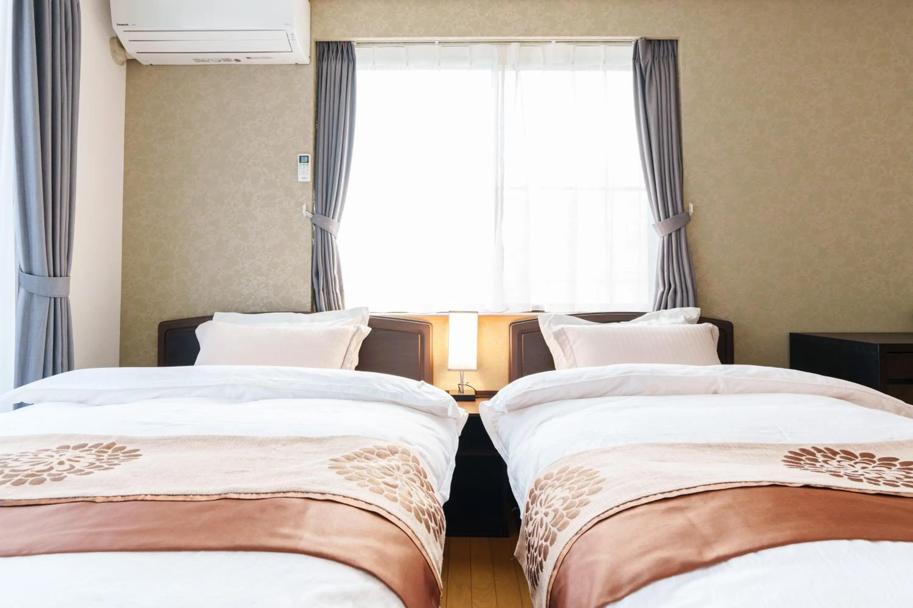 Bed in Luxury Guest House in Tokyo Shinjuku