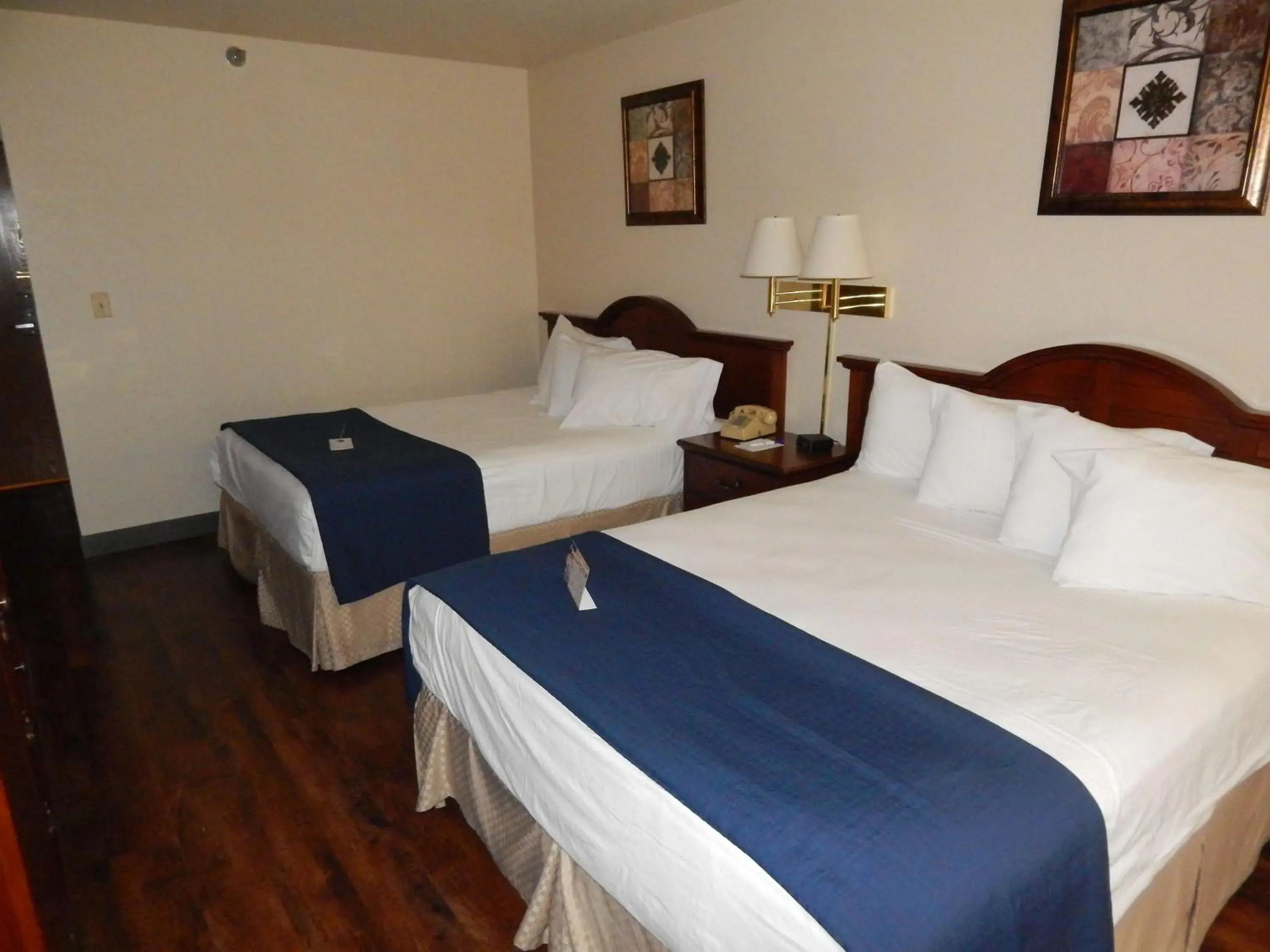 Bed in Americas Best Value Inn Sault Ste. Marie Bed in Americas Best Value Inn Sault Ste. Marie
