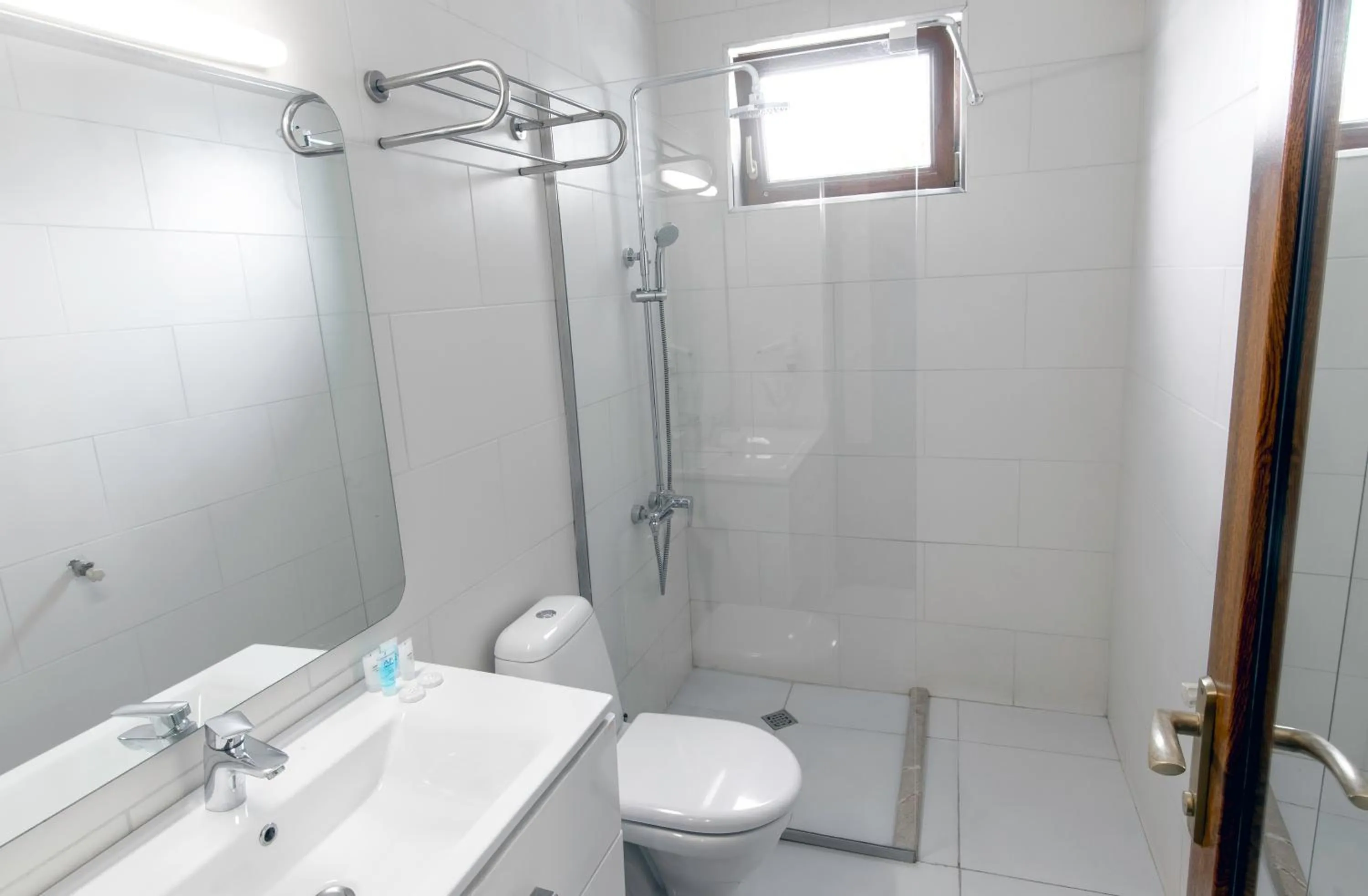 Shower in Hotel Beaumonde Garden