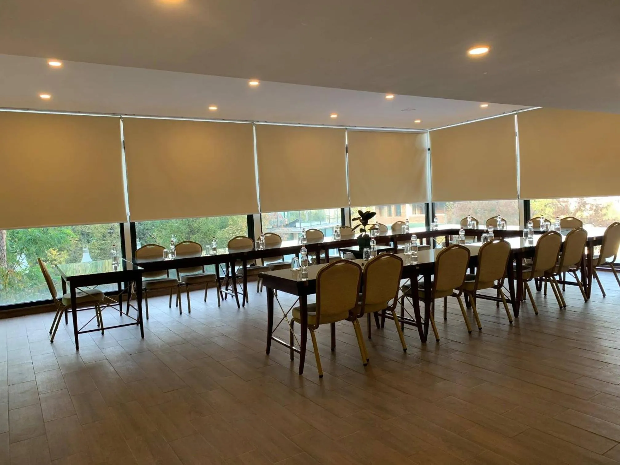 Business facilities in Hotel Beaumonde Garden