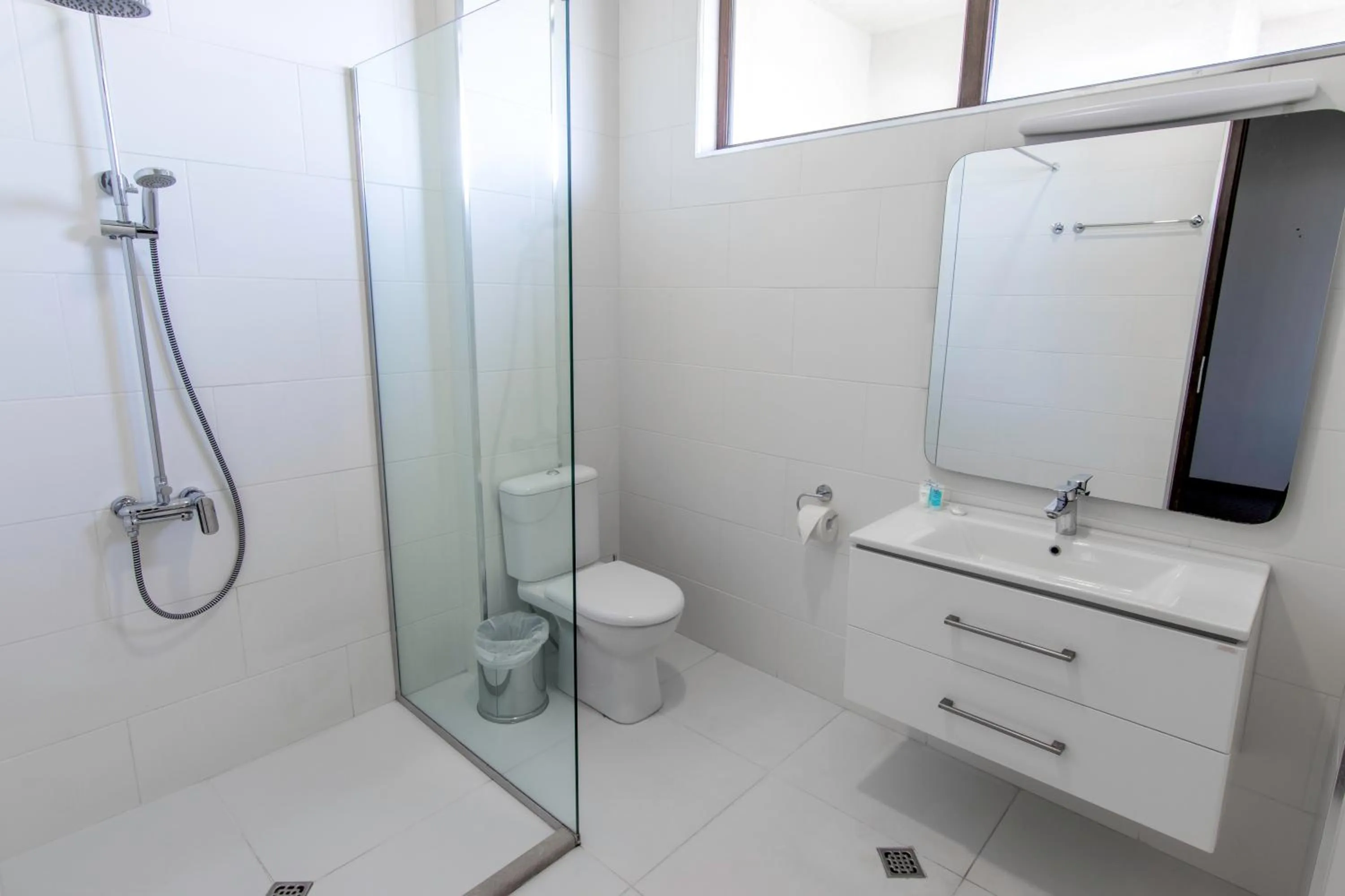 Shower in Hotel Beaumonde Garden