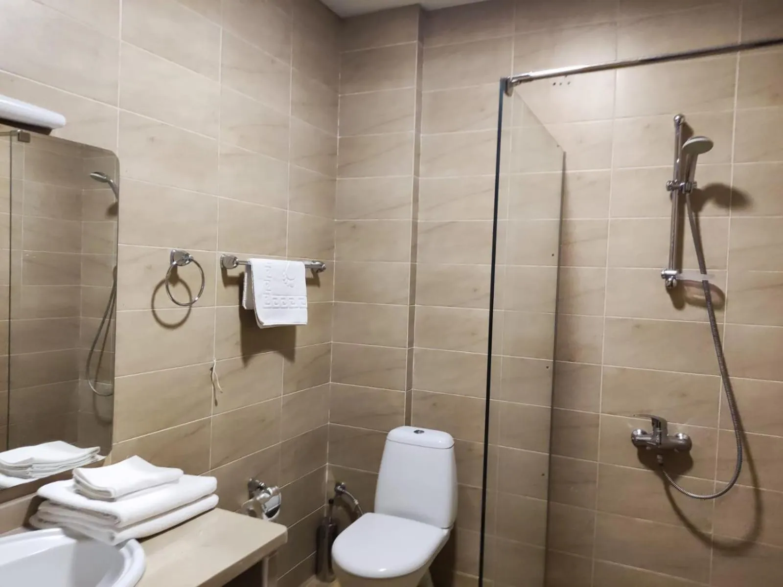 Shower in Hotel Beaumonde Garden