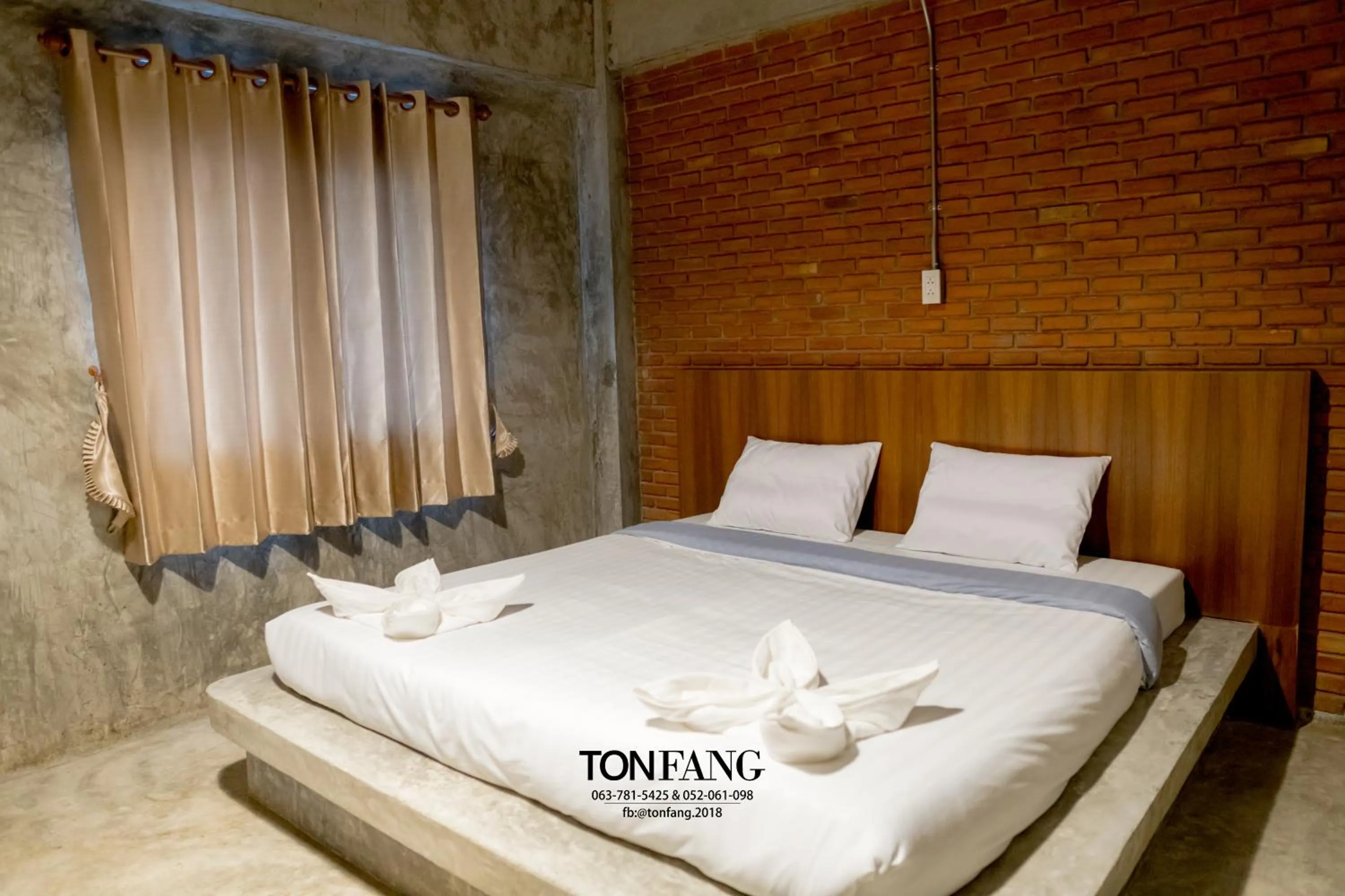 Bedroom, Bed in Ton Fang Hotel