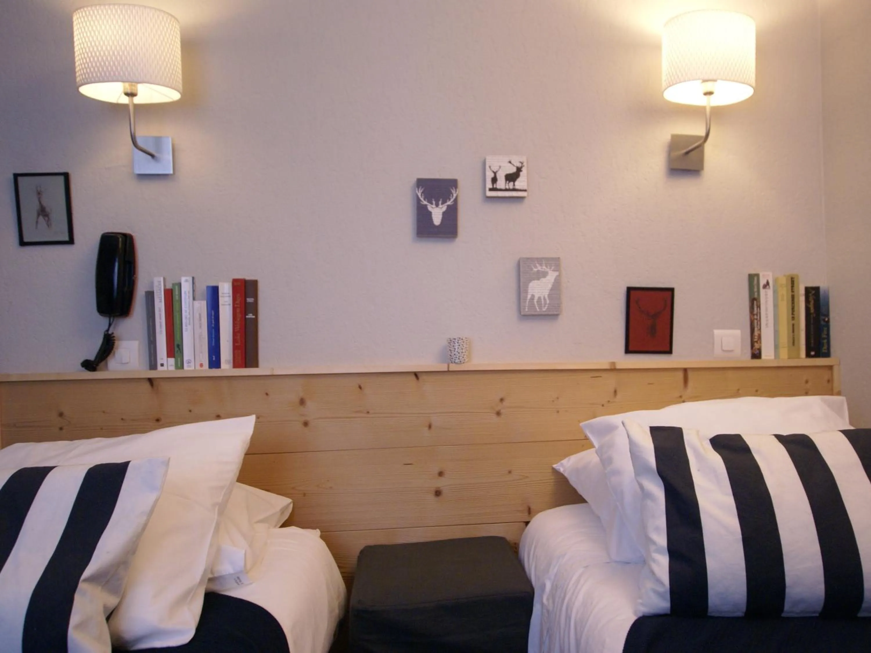 Bedroom, Bed in Hotel de la Placette Barcelonnette