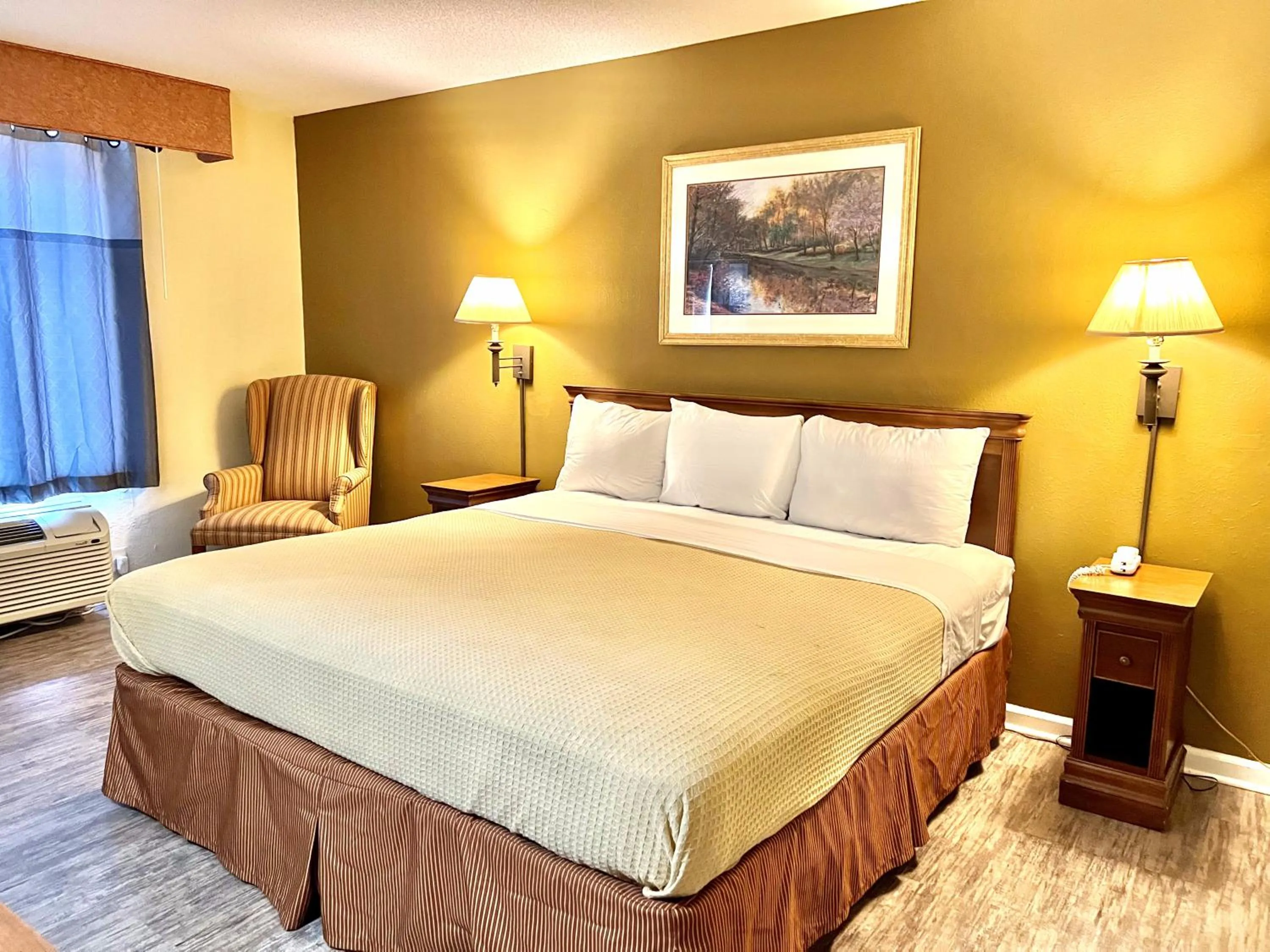 Photo of the whole room, Bed in FairBridge Inn Express Mount Vernon