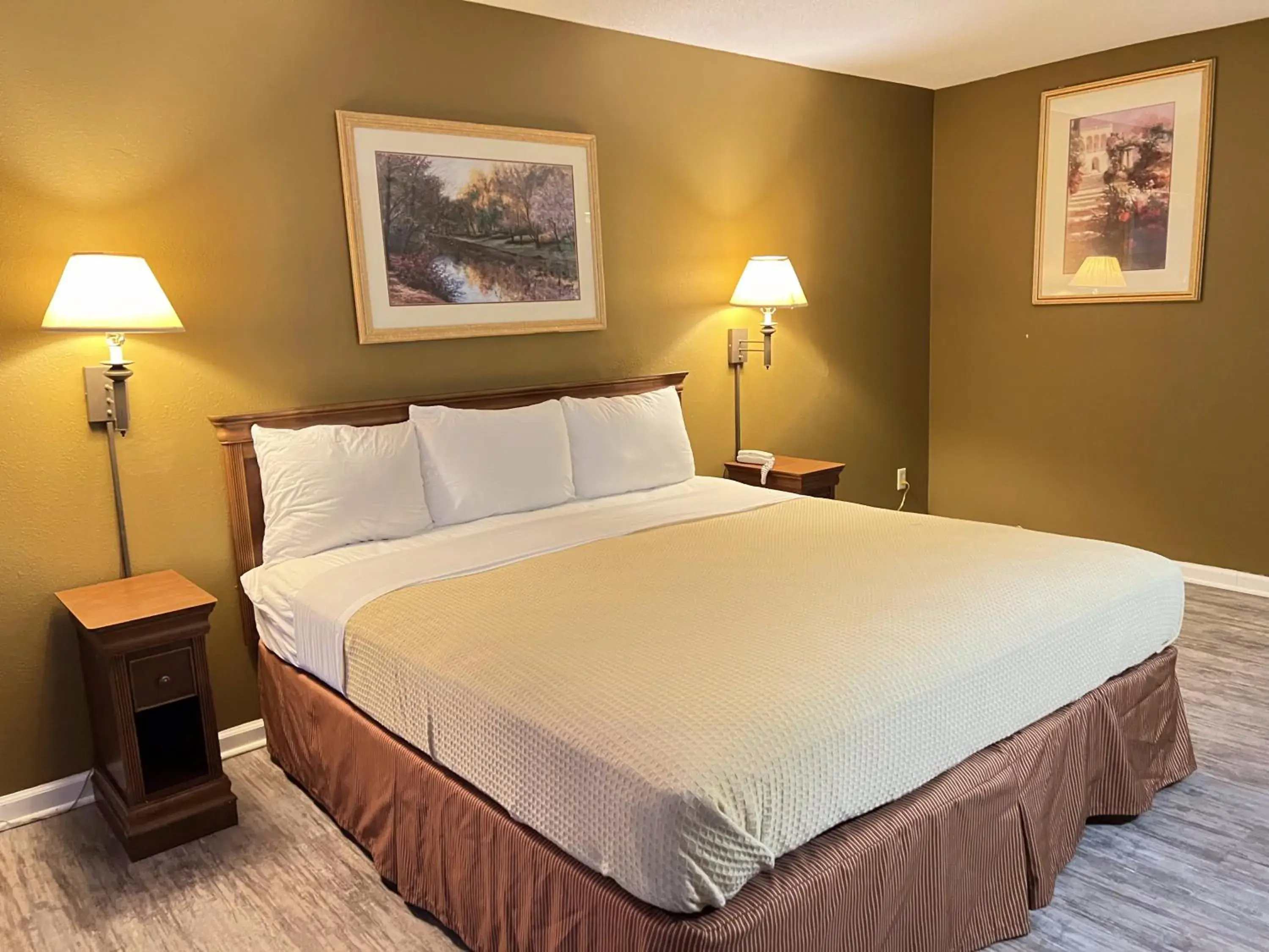 Photo of the whole room, Bed in FairBridge Inn Express Mount Vernon Photo of the whole room, Bed in FairBridge Inn Express Mount Vernon