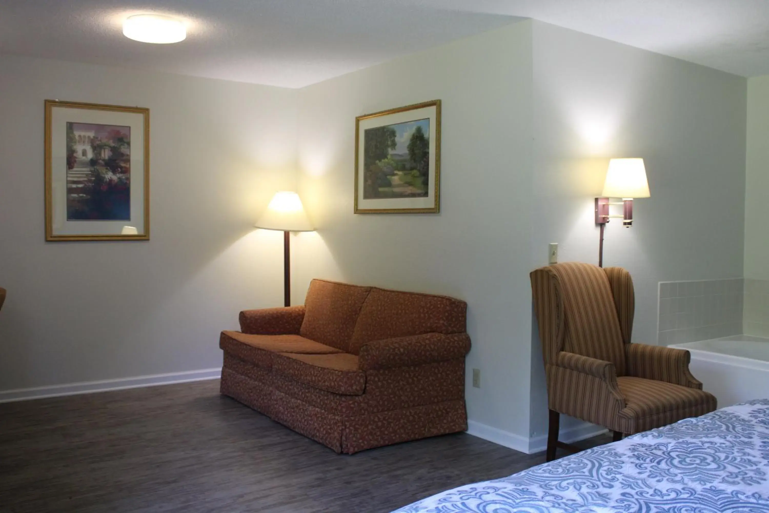 Bedroom in FairBridge Inn Express Mount Vernon Bedroom in FairBridge Inn Express Mount Vernon