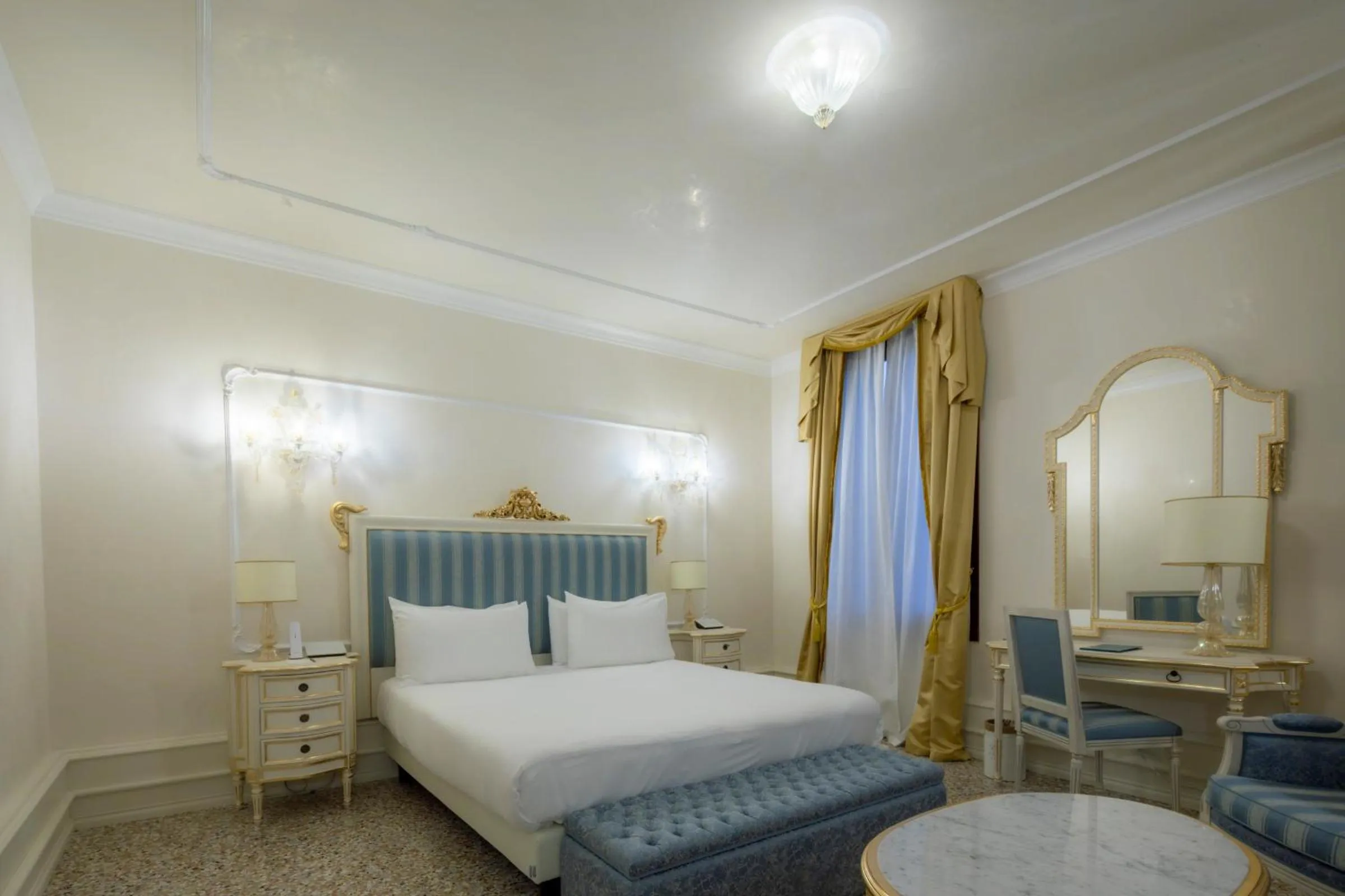 Bedroom, Bed in Ca' Bonfadini Historic Experience