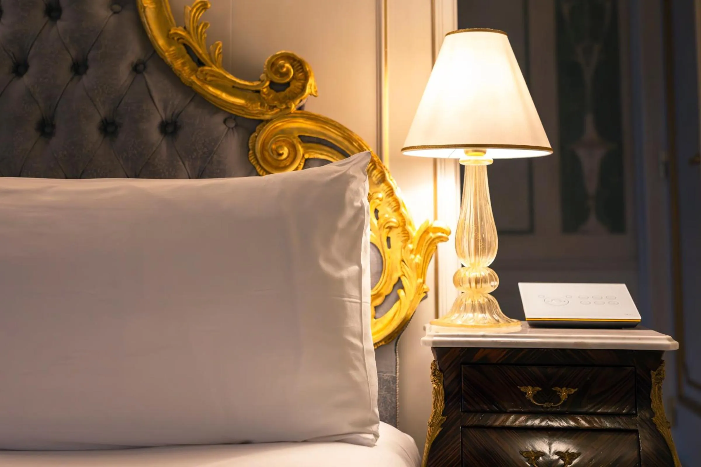 Decorative detail, Bed in Ca' Bonfadini Historic Experience