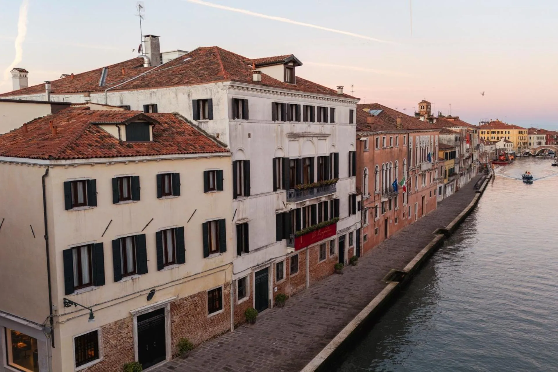 Property building in Ca' Bonfadini Historic Experience