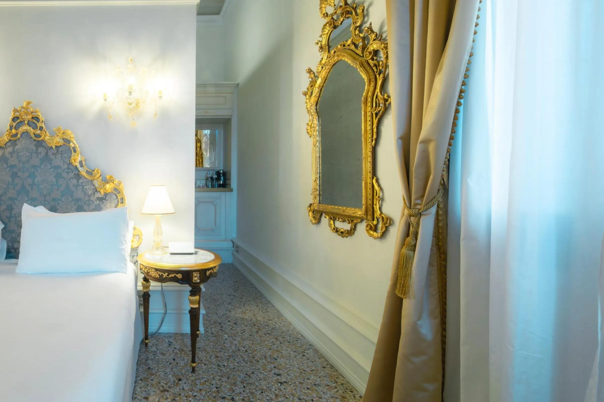 Decorative detail, Bed in Ca' Bonfadini Historic Experience