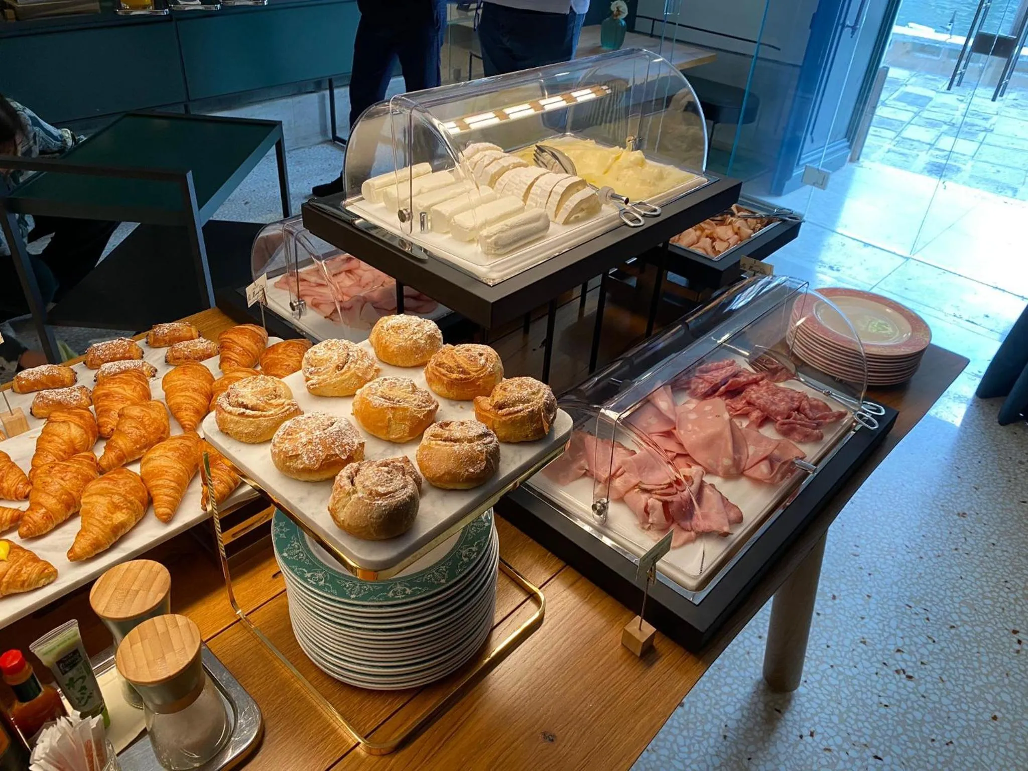 Breakfast in Ca' Bonfadini Historic Experience