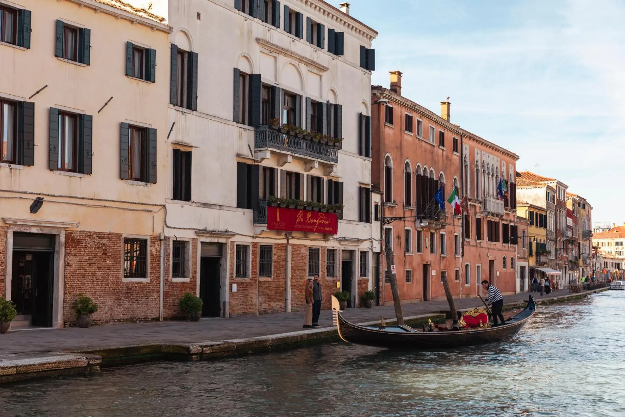 Property building in Ca' Bonfadini Historic Experience Property building in Ca' Bonfadini Historic Experience