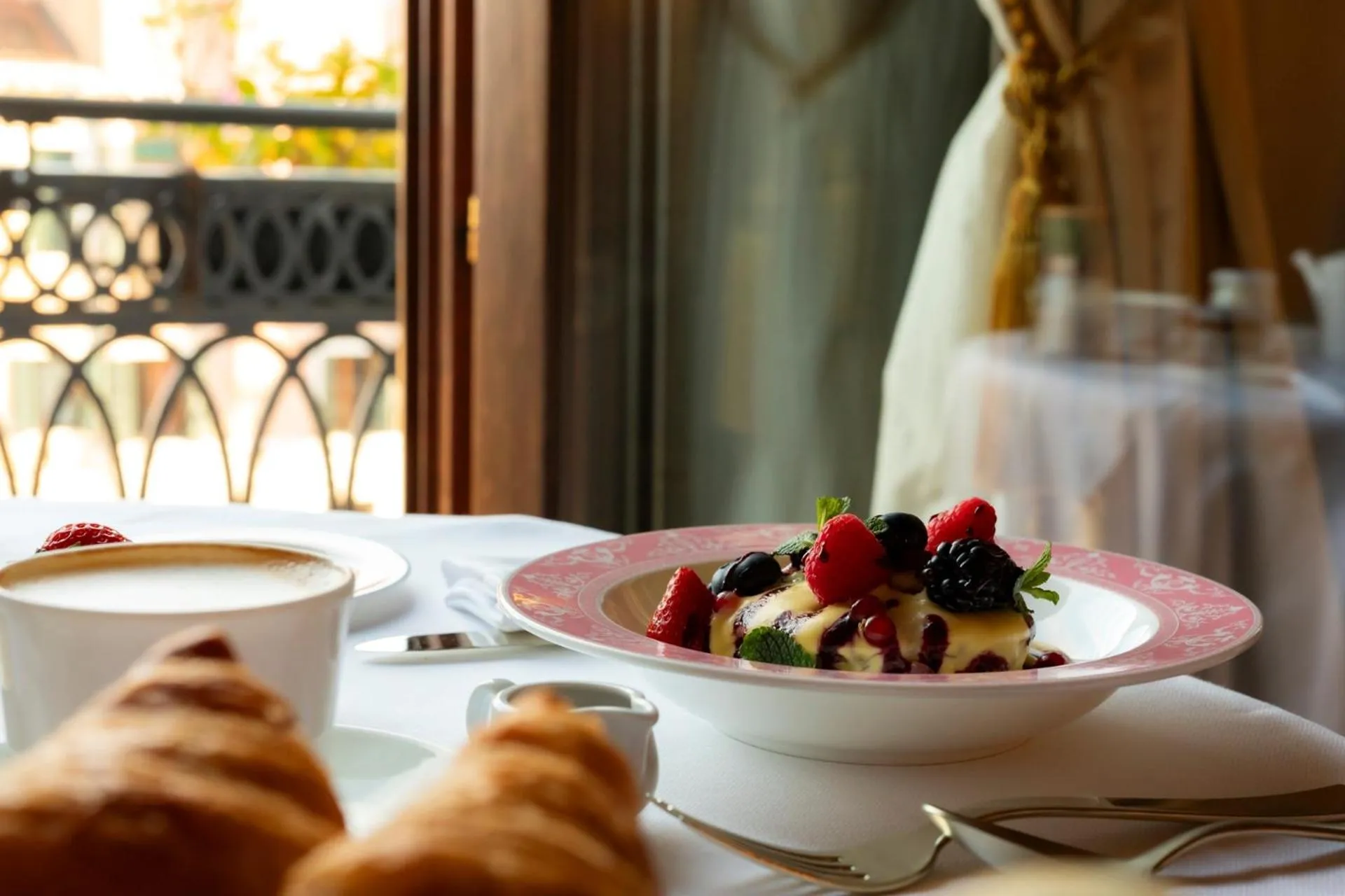 Breakfast in Ca' Bonfadini Historic Experience