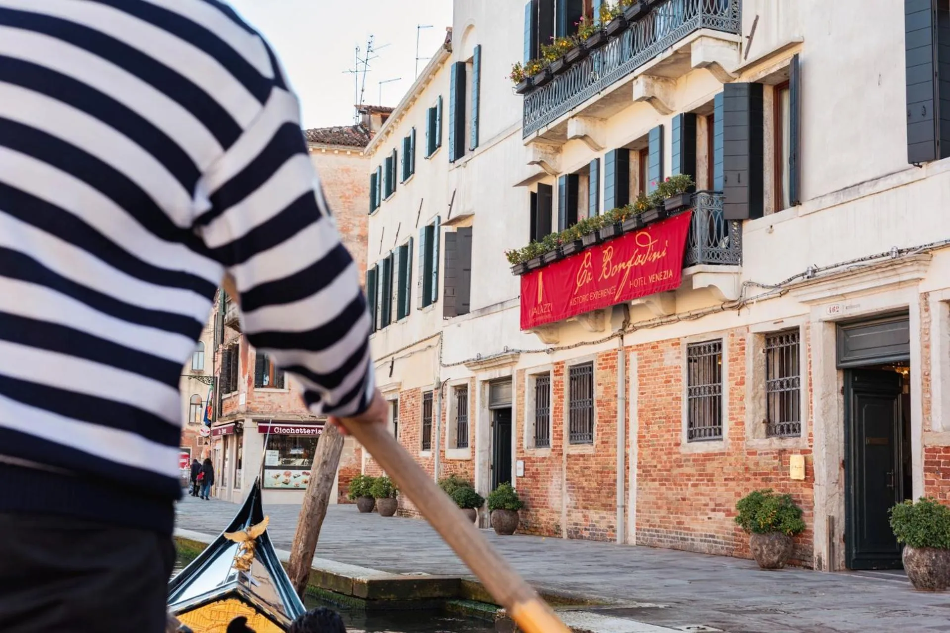 Property building in Ca' Bonfadini Historic Experience