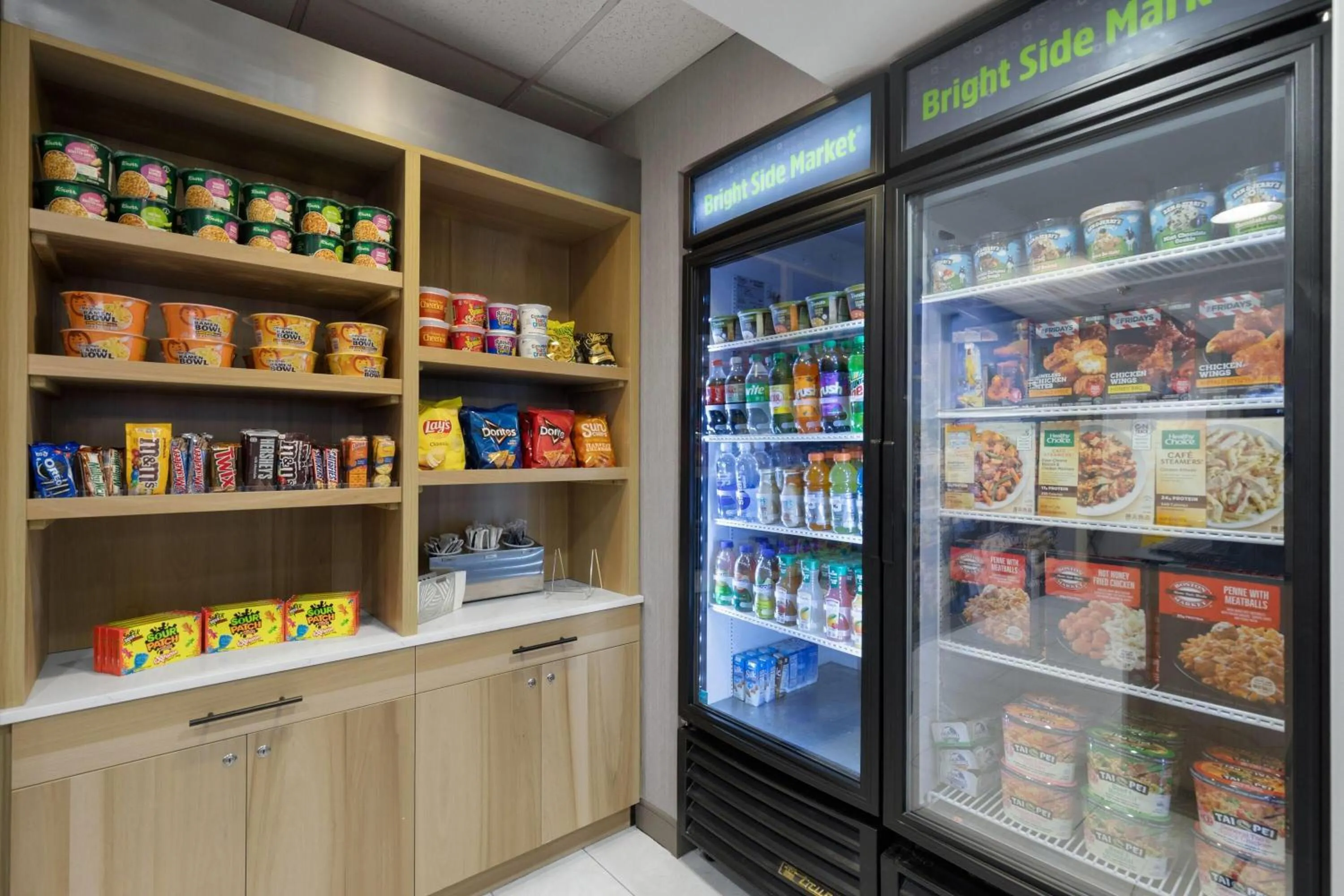 Food and drinks in La Quinta by Wyndham Lexington South / Hamburg