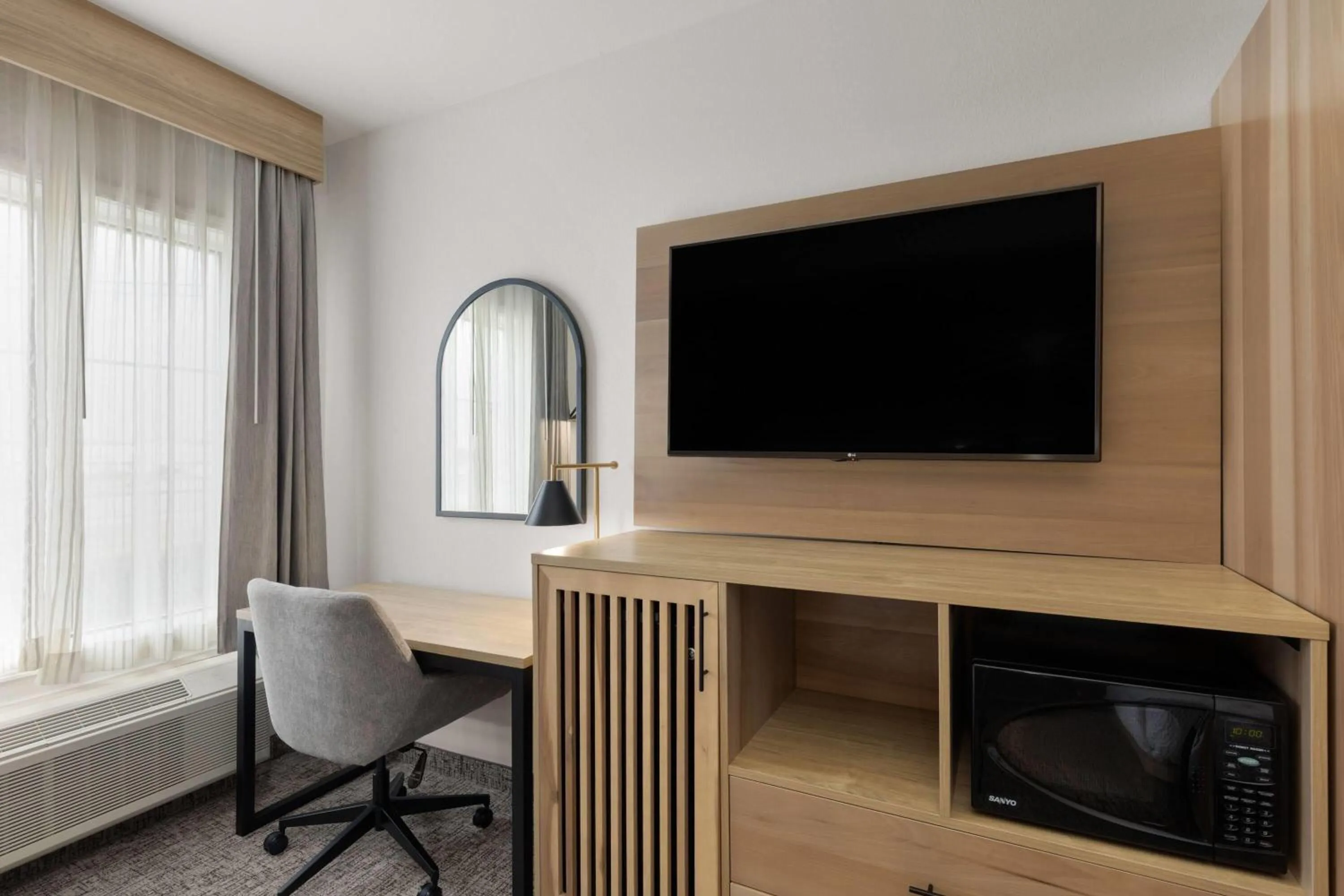 Photo of the whole room in La Quinta by Wyndham Lexington South / Hamburg