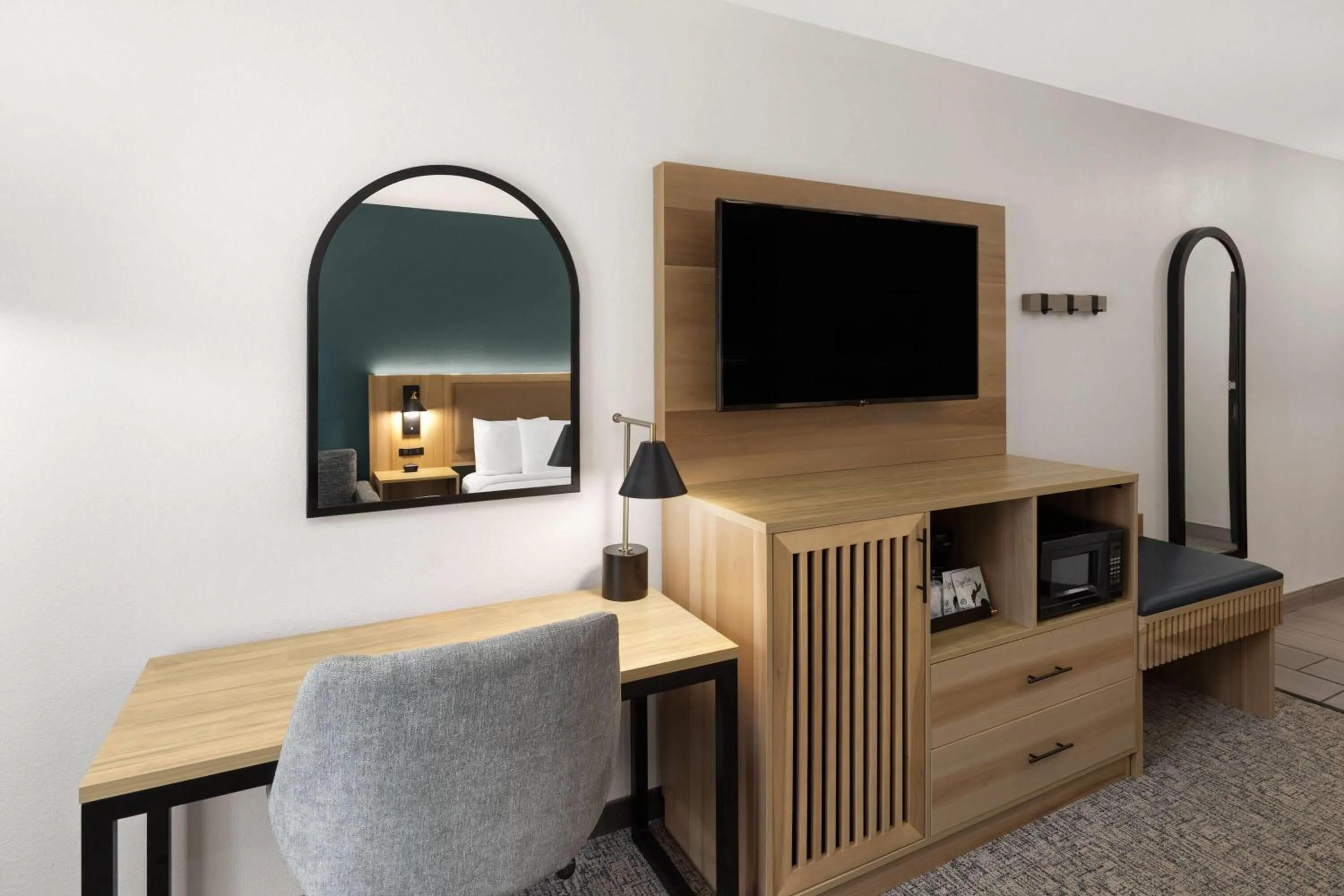 Photo of the whole room in La Quinta by Wyndham Lexington South / Hamburg