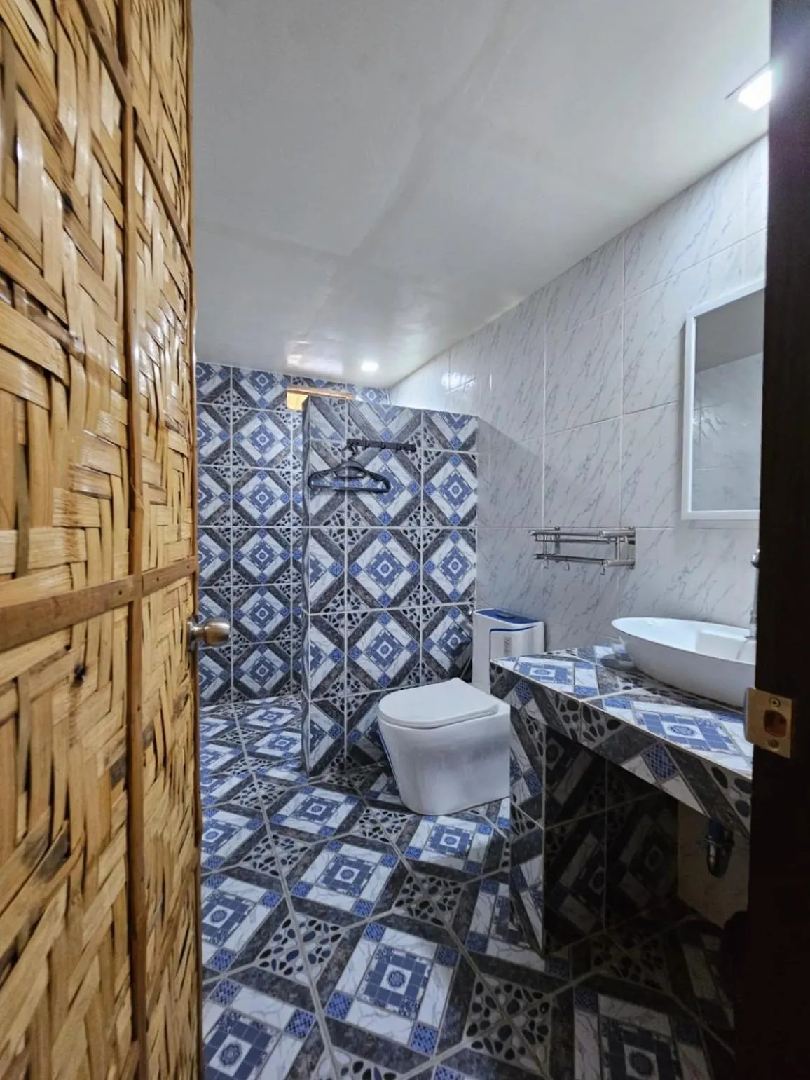 Shower in Big BamBoo Beach Resort Sipalay