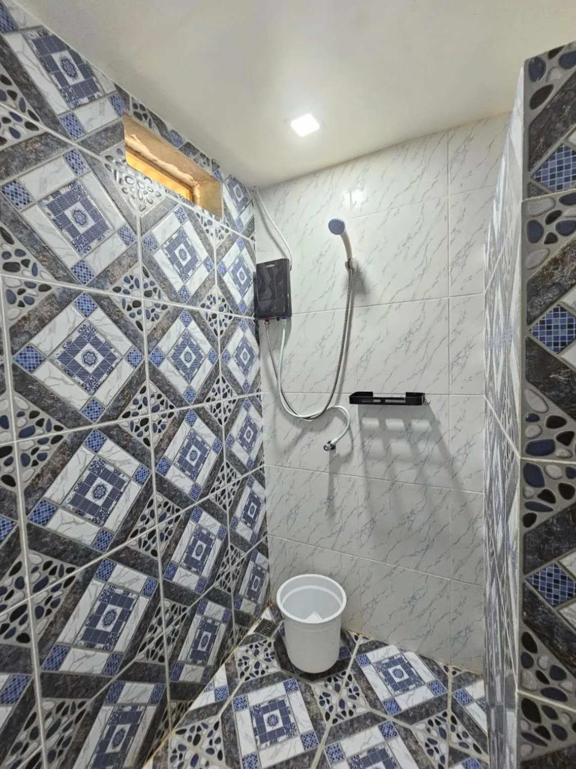 Shower in Big BamBoo Beach Resort Sipalay