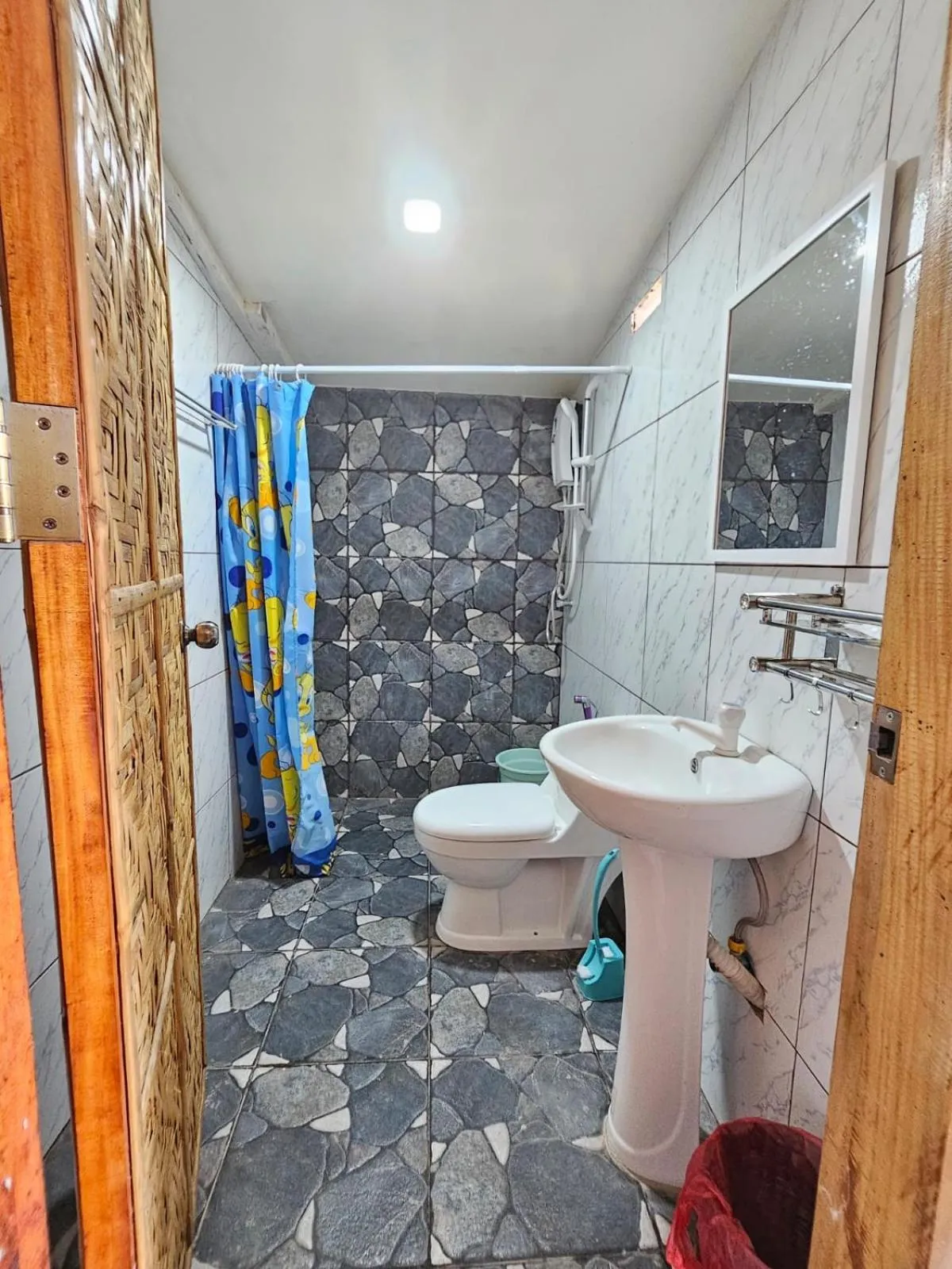 Shower in Big BamBoo Beach Resort Sipalay