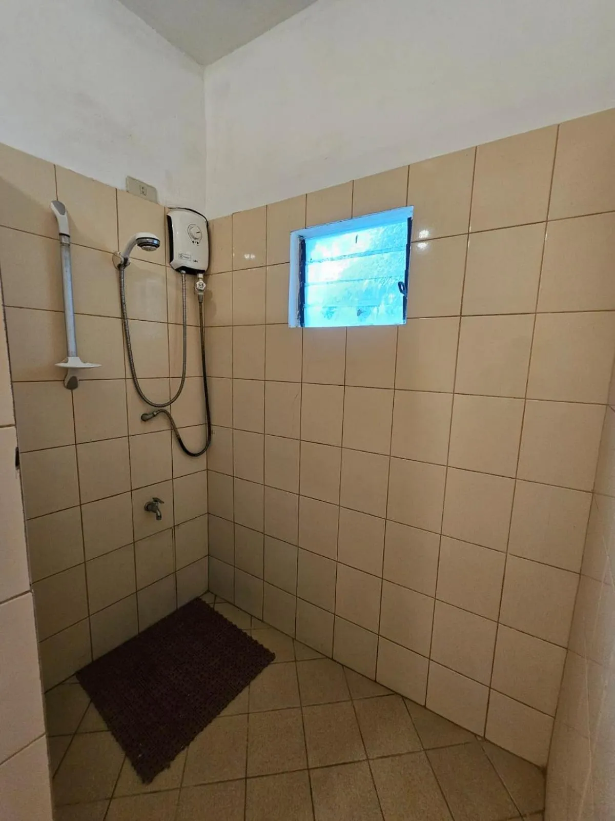 Shower in Big BamBoo Beach Resort Sipalay