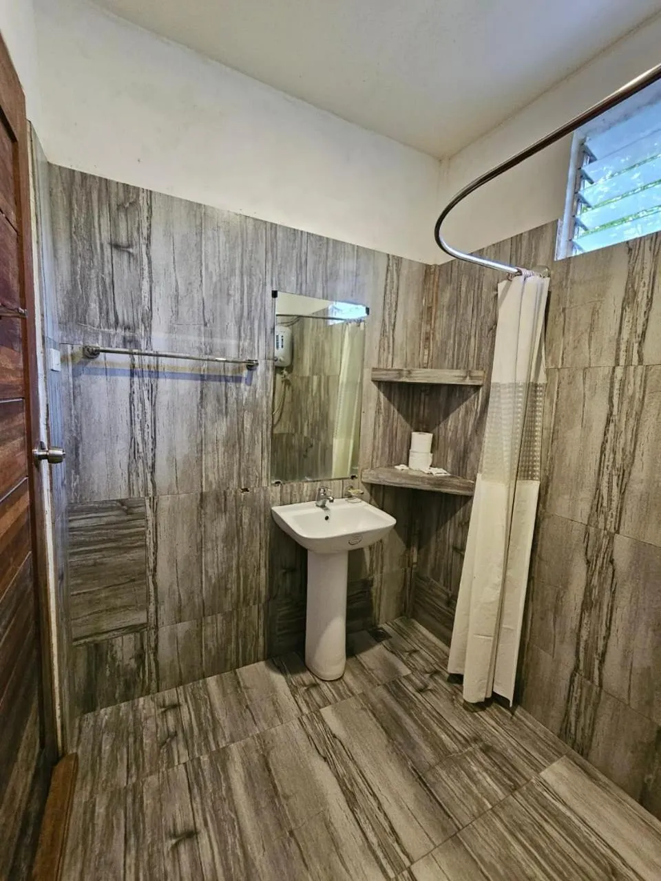 Shower in Big BamBoo Beach Resort Sipalay