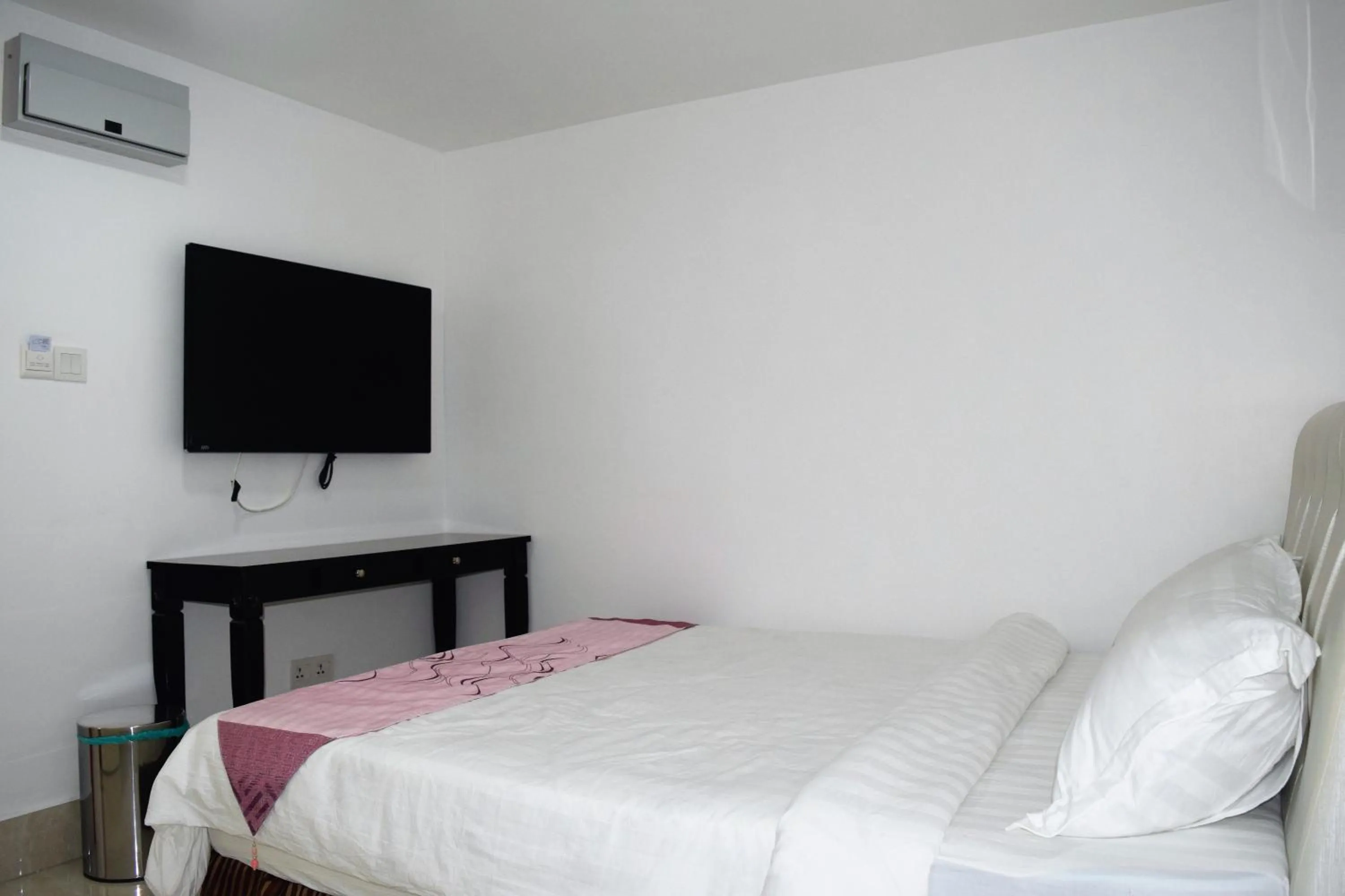 TV and multimedia, Bed in S Rose Hotel